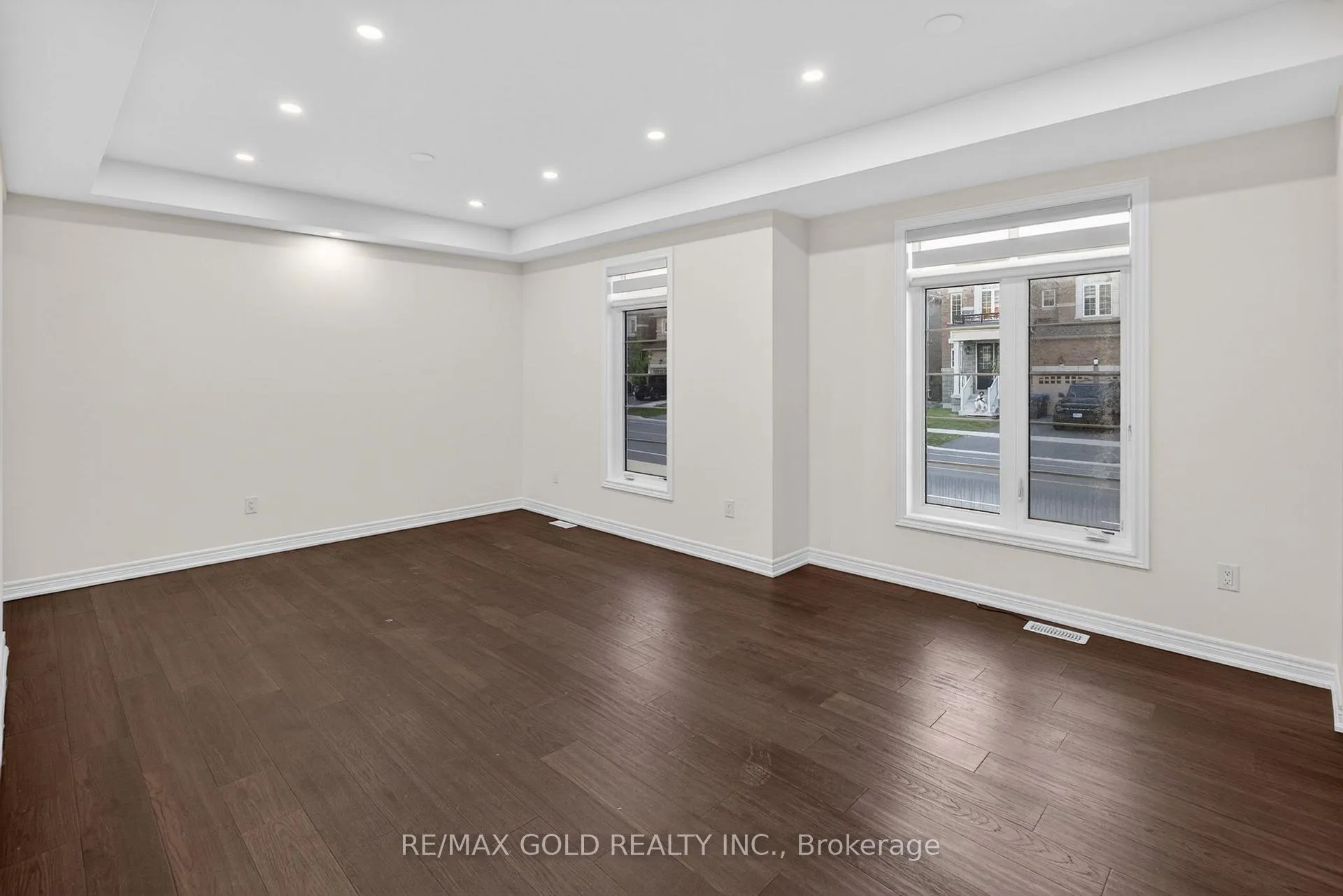 Photo 6 of 556 Brisdale Drive, Brampton, Credit Valley — HOMEH