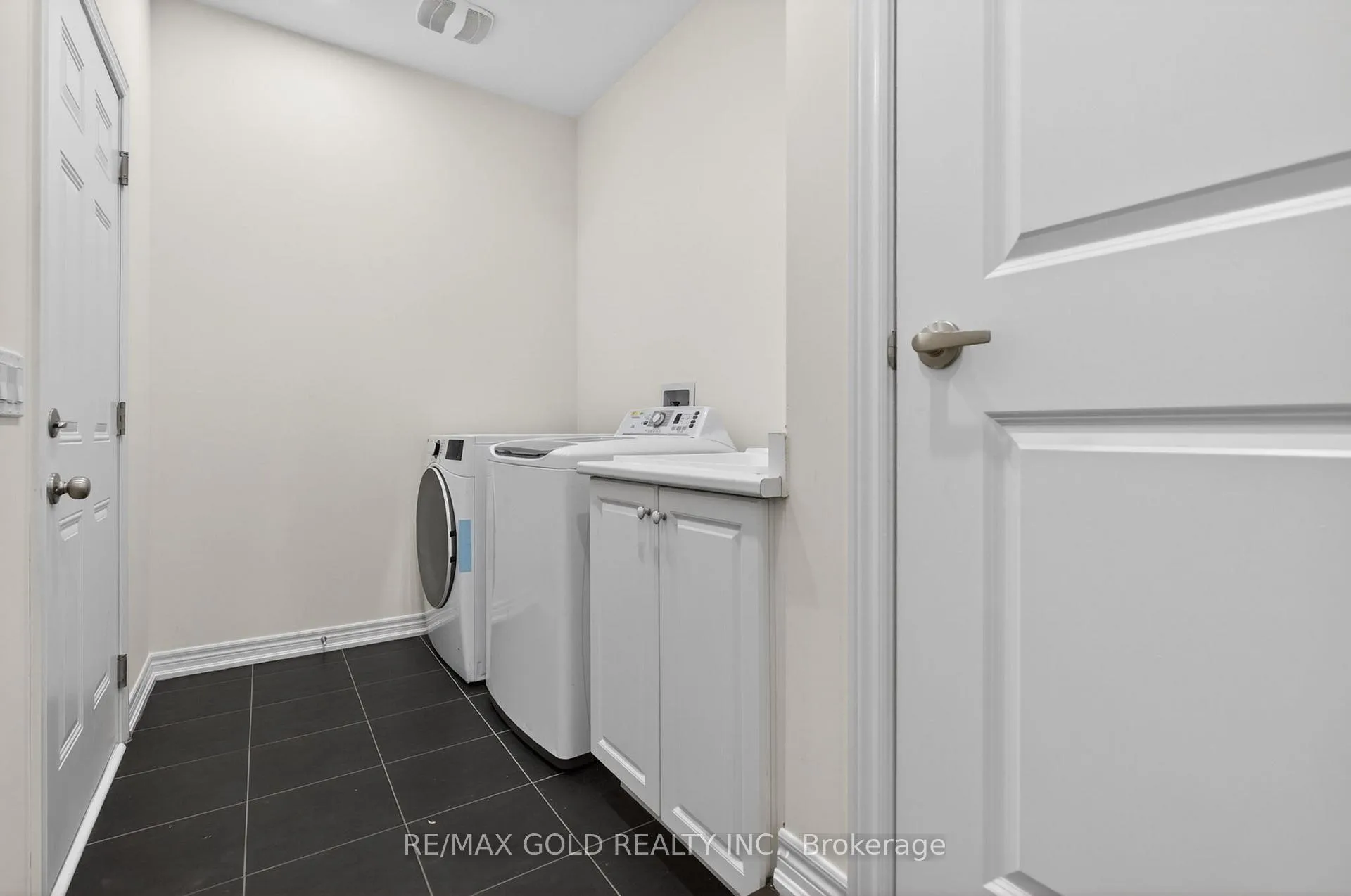 Photo 7 of 556 Brisdale Drive, Brampton, Credit Valley — HOMEH