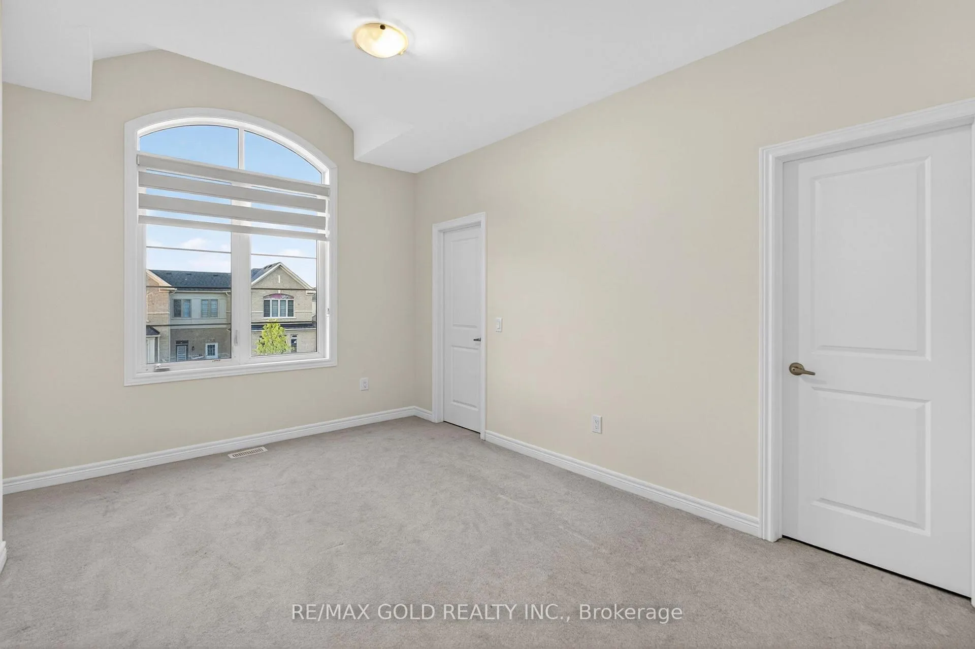 Photo 11 of 556 Brisdale Drive, Brampton, Credit Valley — HOMEH