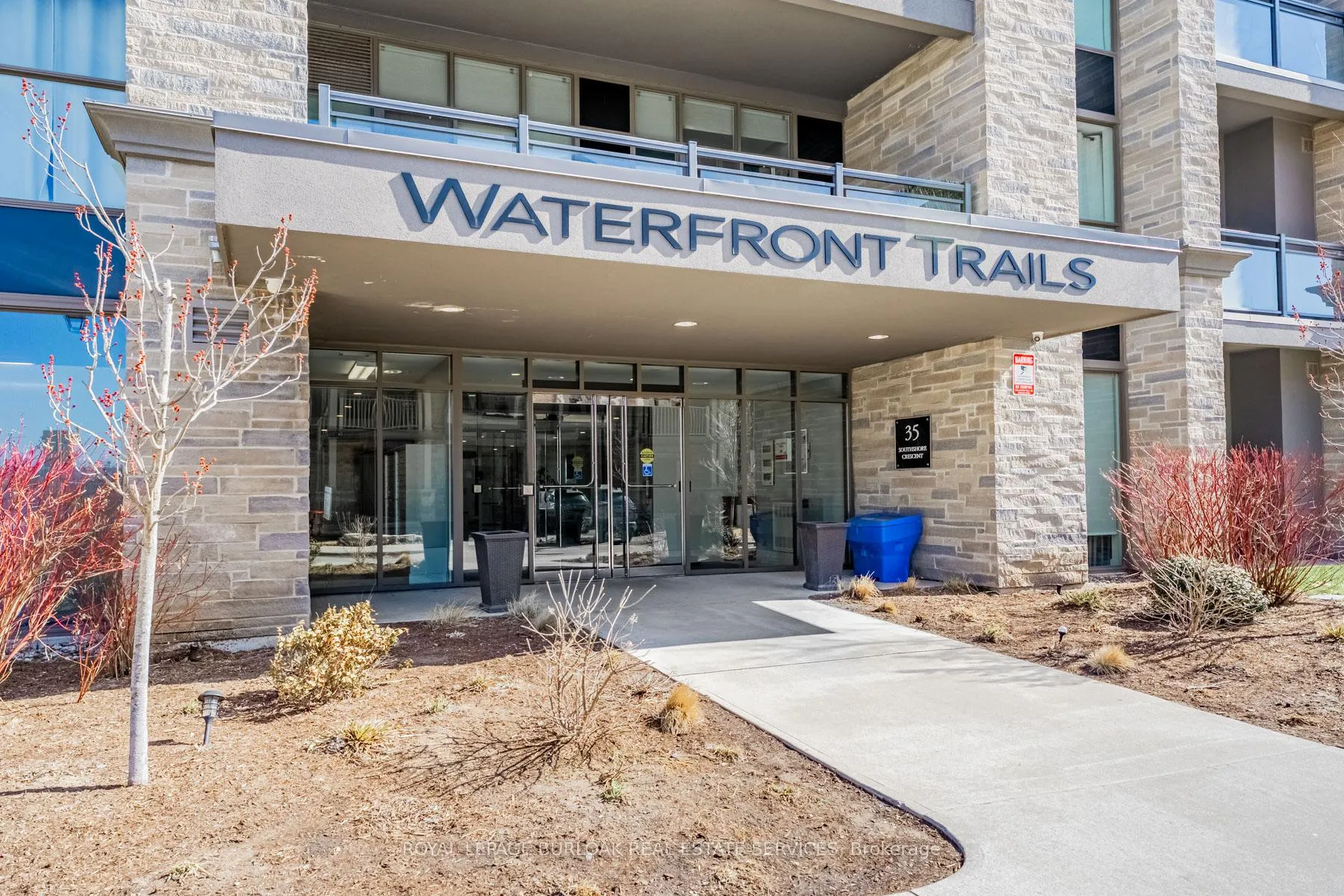 Photo 2 of Unit 209, 35 Southshore Crescent, Hamilton, Lakeshore — HOMEH