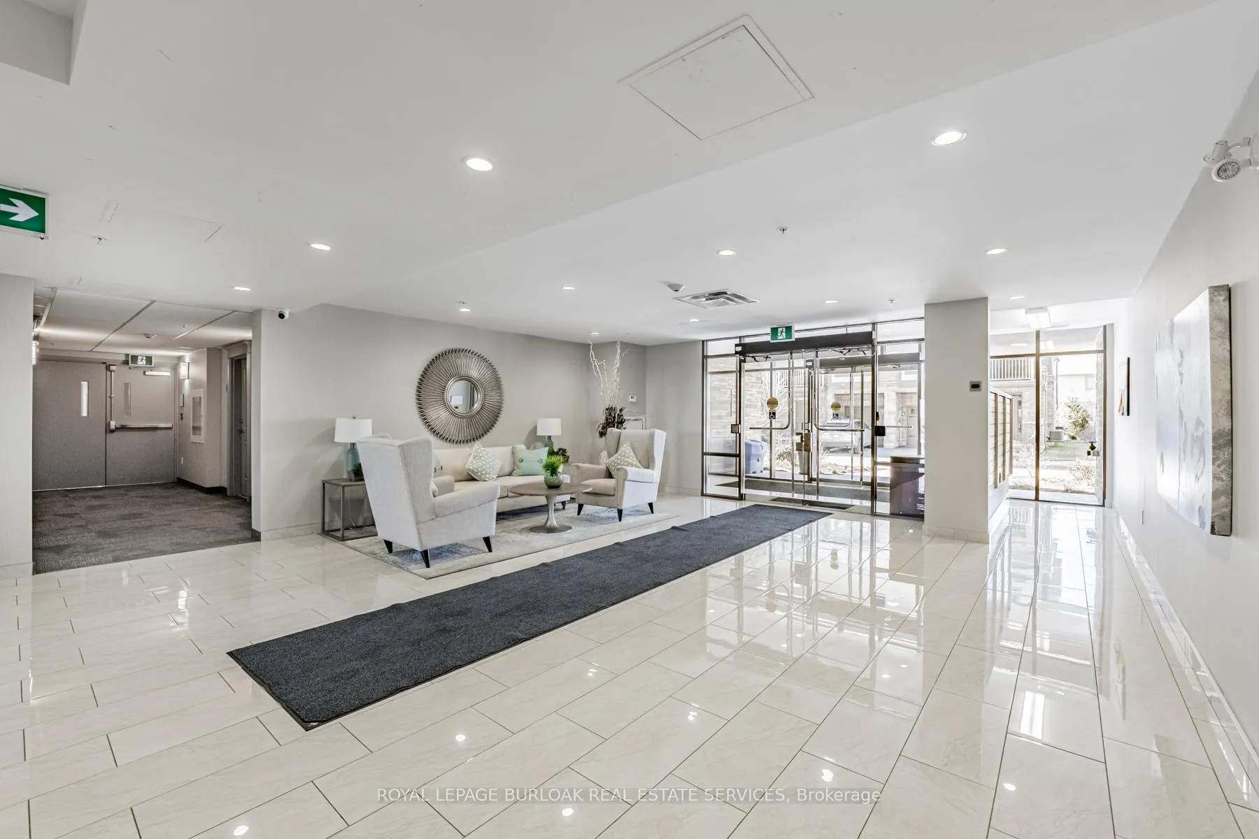Photo 3 of Unit 209, 35 Southshore Crescent, Hamilton, Lakeshore — HOMEH