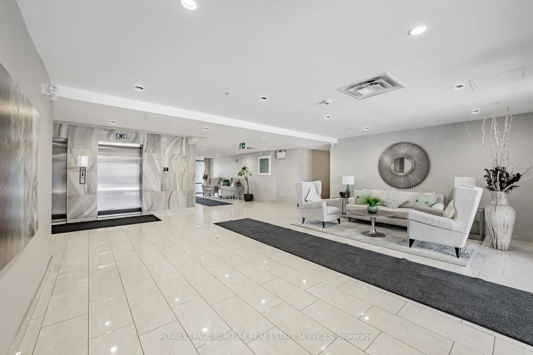 Photo 4 of Unit 209, 35 Southshore Crescent, Hamilton, Lakeshore — HOMEH