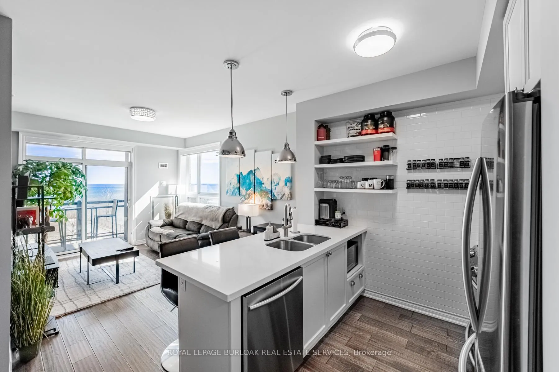 Photo 6 of Unit 209, 35 Southshore Crescent, Hamilton, Lakeshore — HOMEH