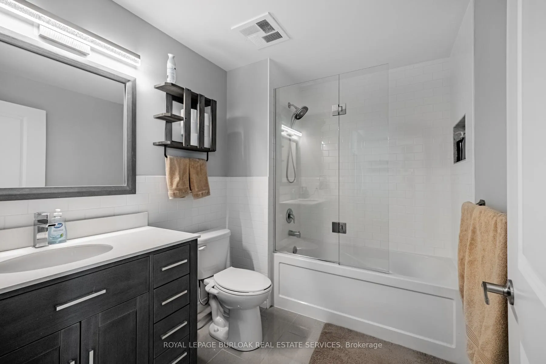 Photo 23 of Unit 209, 35 Southshore Crescent, Hamilton, Lakeshore — HOMEH