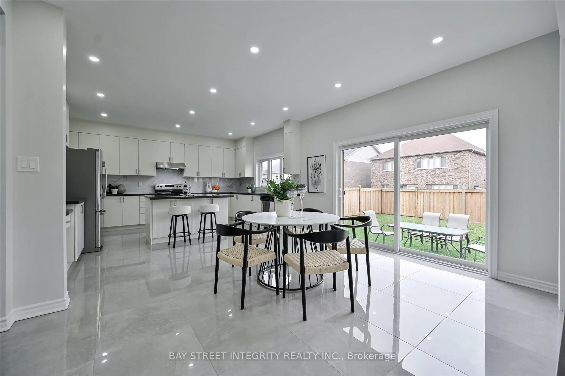 Photo 14 of 1726 Emberton Way, Innisfil, Alcona — HOMEH