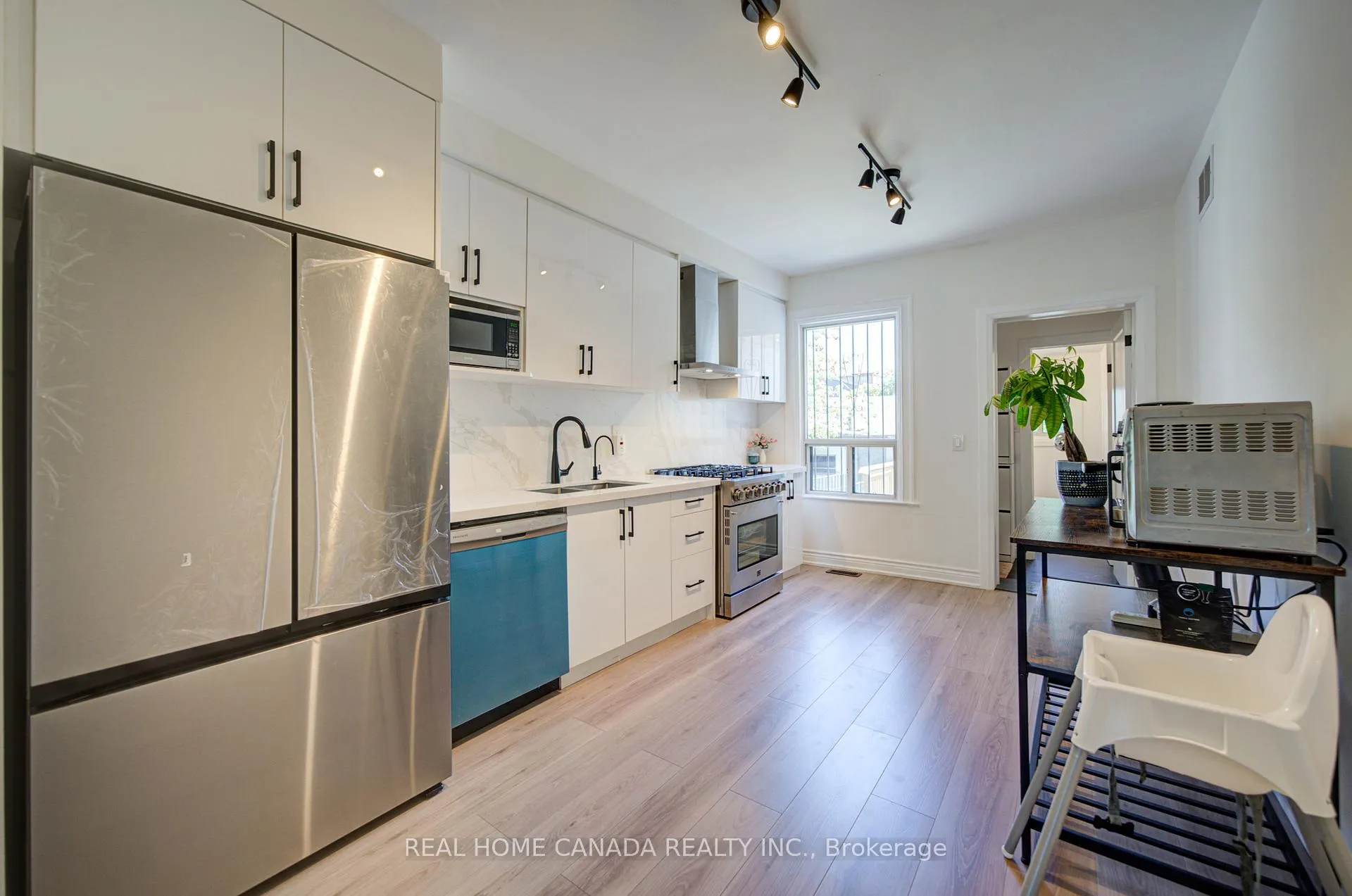 Photo 9 of 1145 Dufferin Street, Toronto, Dovercourt-Wallace Emerson-Junction — HOMEH
