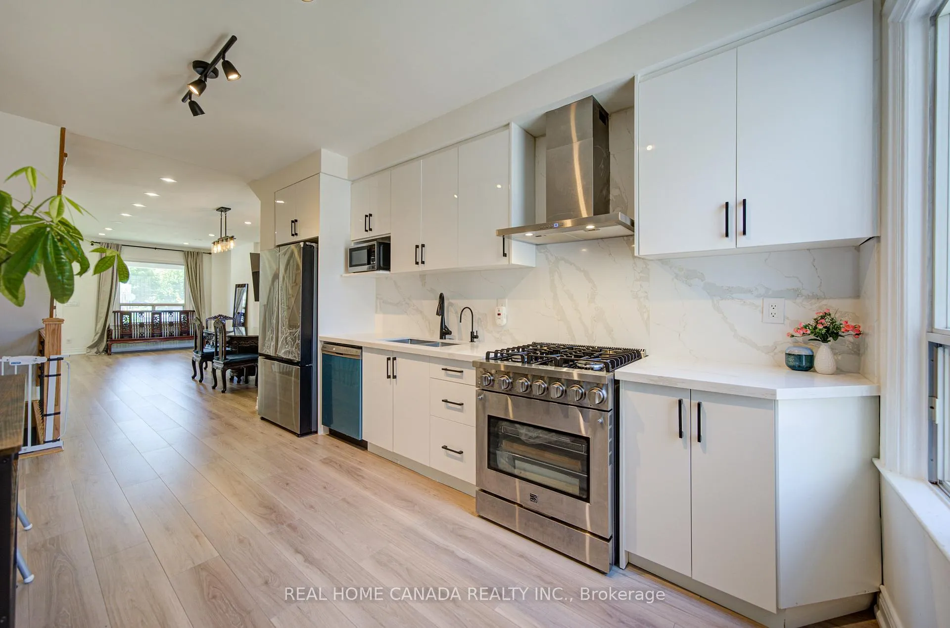 Photo 11 of 1145 Dufferin Street, Toronto, Dovercourt-Wallace Emerson-Junction — HOMEH