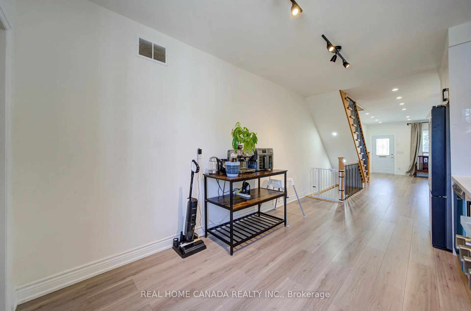 Photo 13 of 1145 Dufferin Street, Toronto, Dovercourt-Wallace Emerson-Junction — HOMEH
