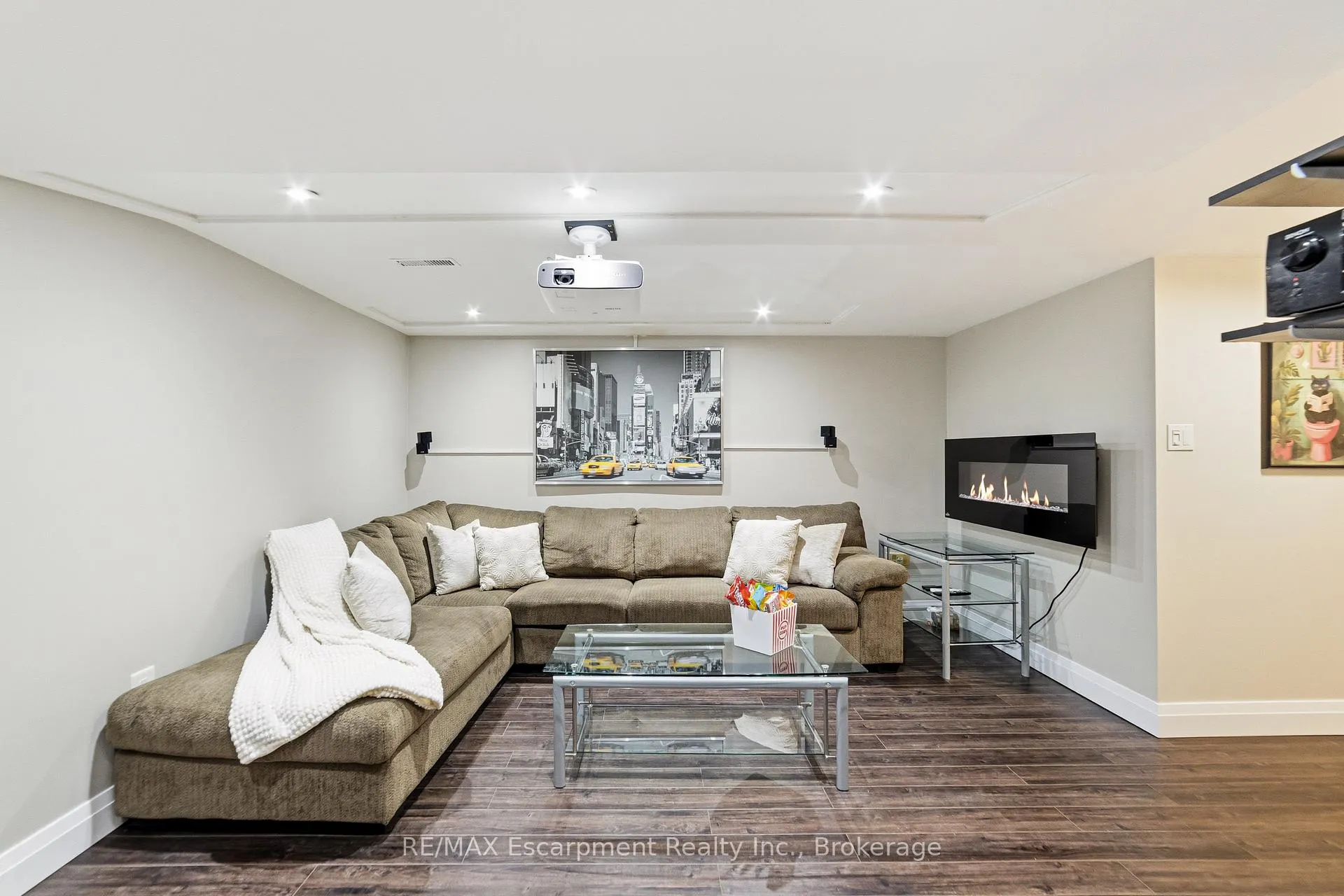 Photo 38 of 449 Roymor Crescent, Hamilton, Ancaster — HOMEH