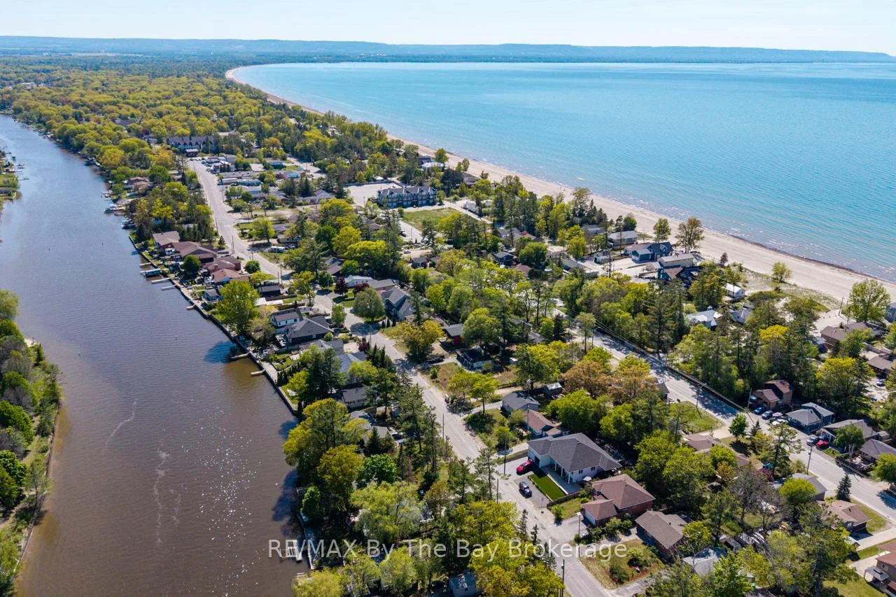 Photo 4 of 33 17th Street N, Wasaga Beach — HOMEH