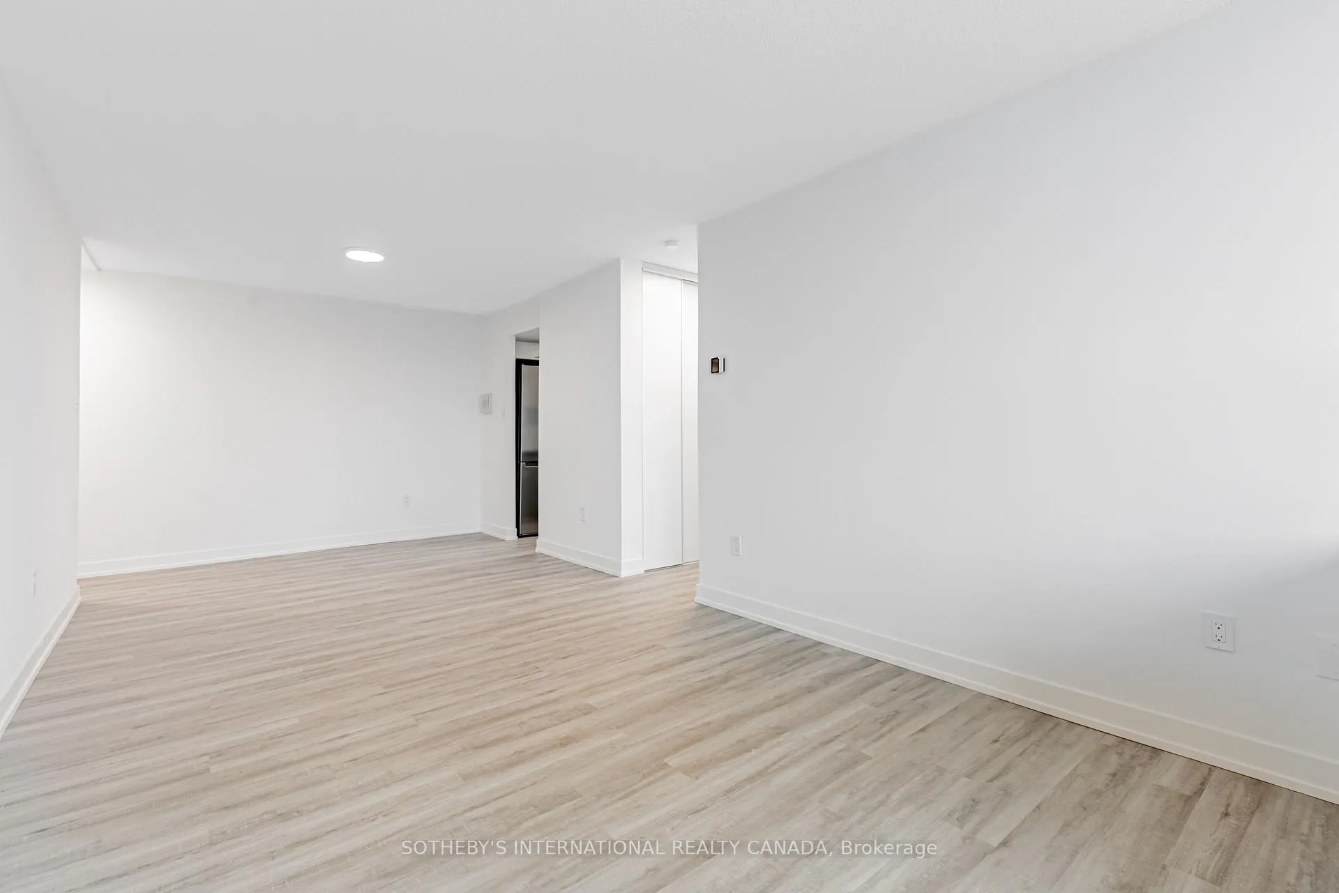 Photo 6 of Unit 802, 201 Sherbourne Street, Toronto, Moss Park — HOMEH