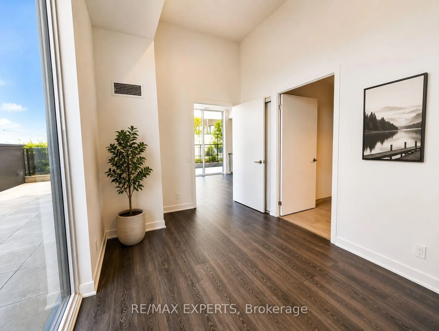 Photo 4 of Unit 402, 10 Flavelle Trail, Vaughan, Steeles West Industrial — HOMEH