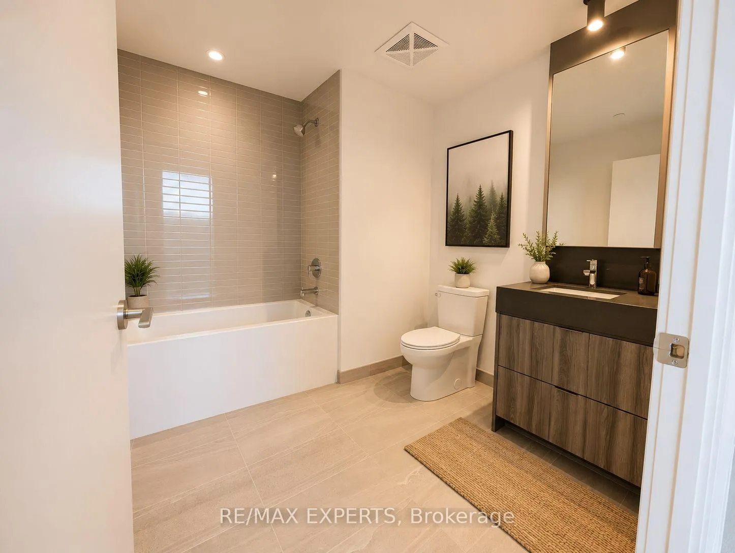 Photo 6 of Unit 402, 10 Flavelle Trail, Vaughan, Steeles West Industrial — HOMEH