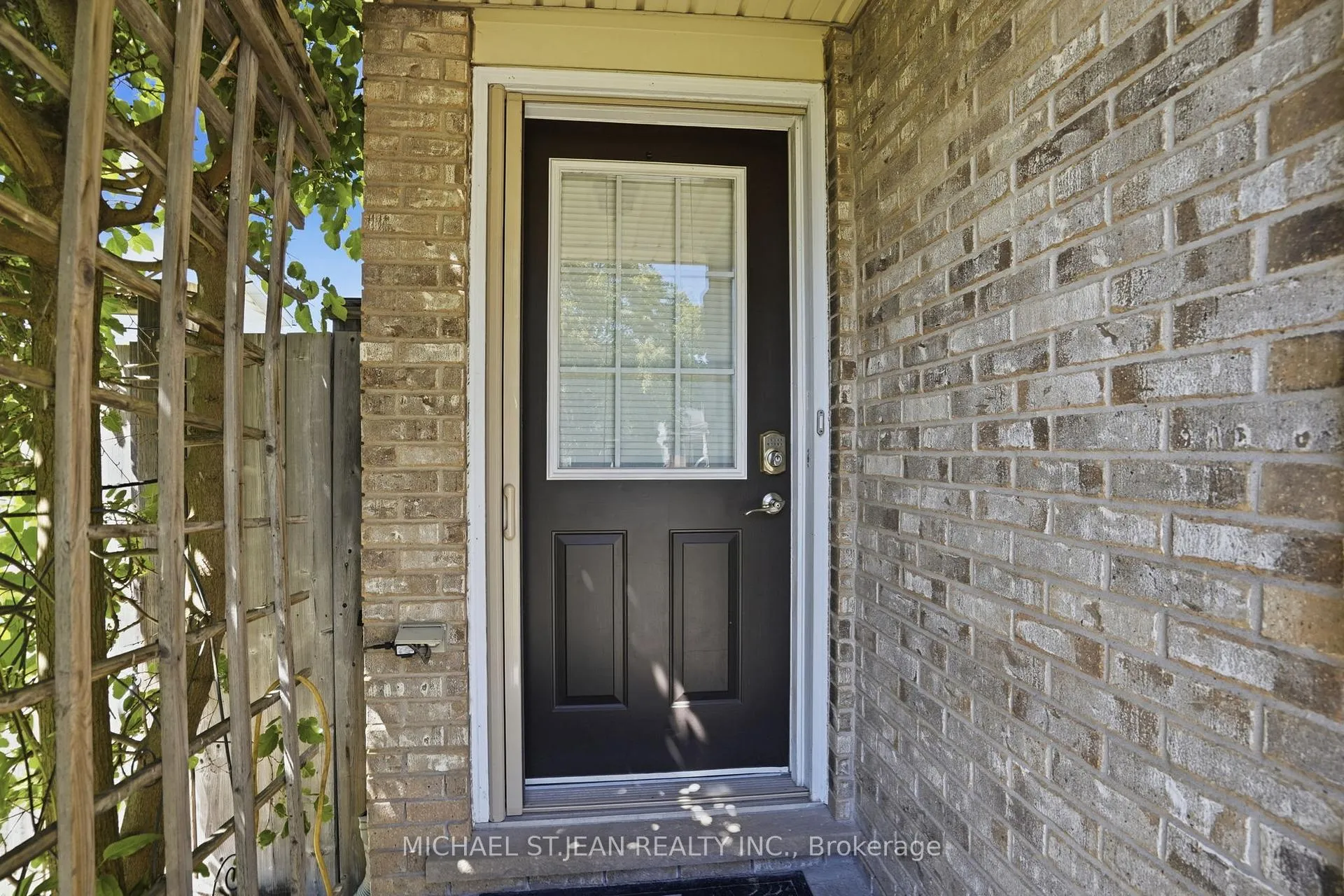 Photo 6 of 16 Woodland Drive, Welland, N. Welland — HOMEH