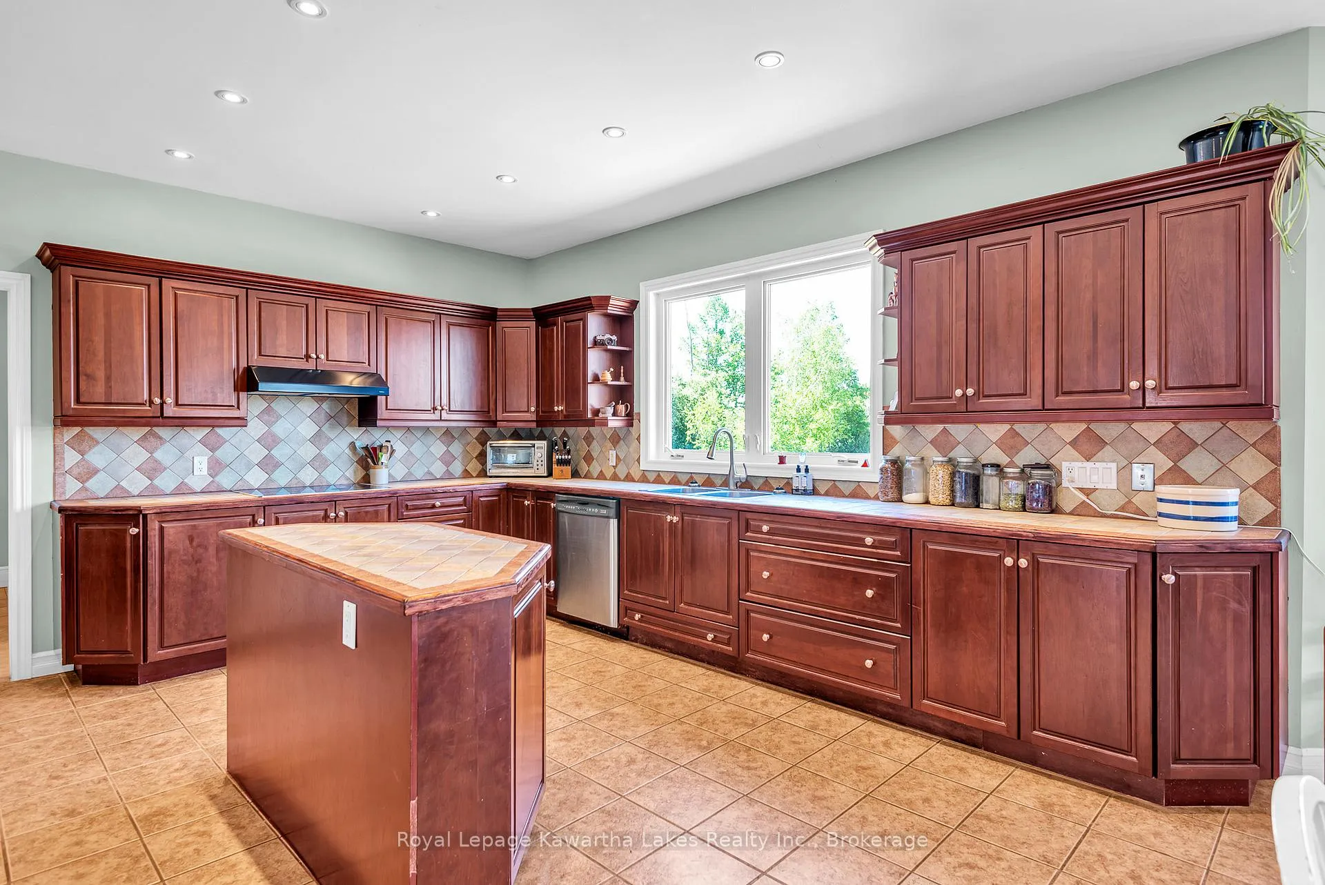 Photo 10 of 2435 Elm Tree Road, Kawartha Lakes, Fenelon — HOMEH