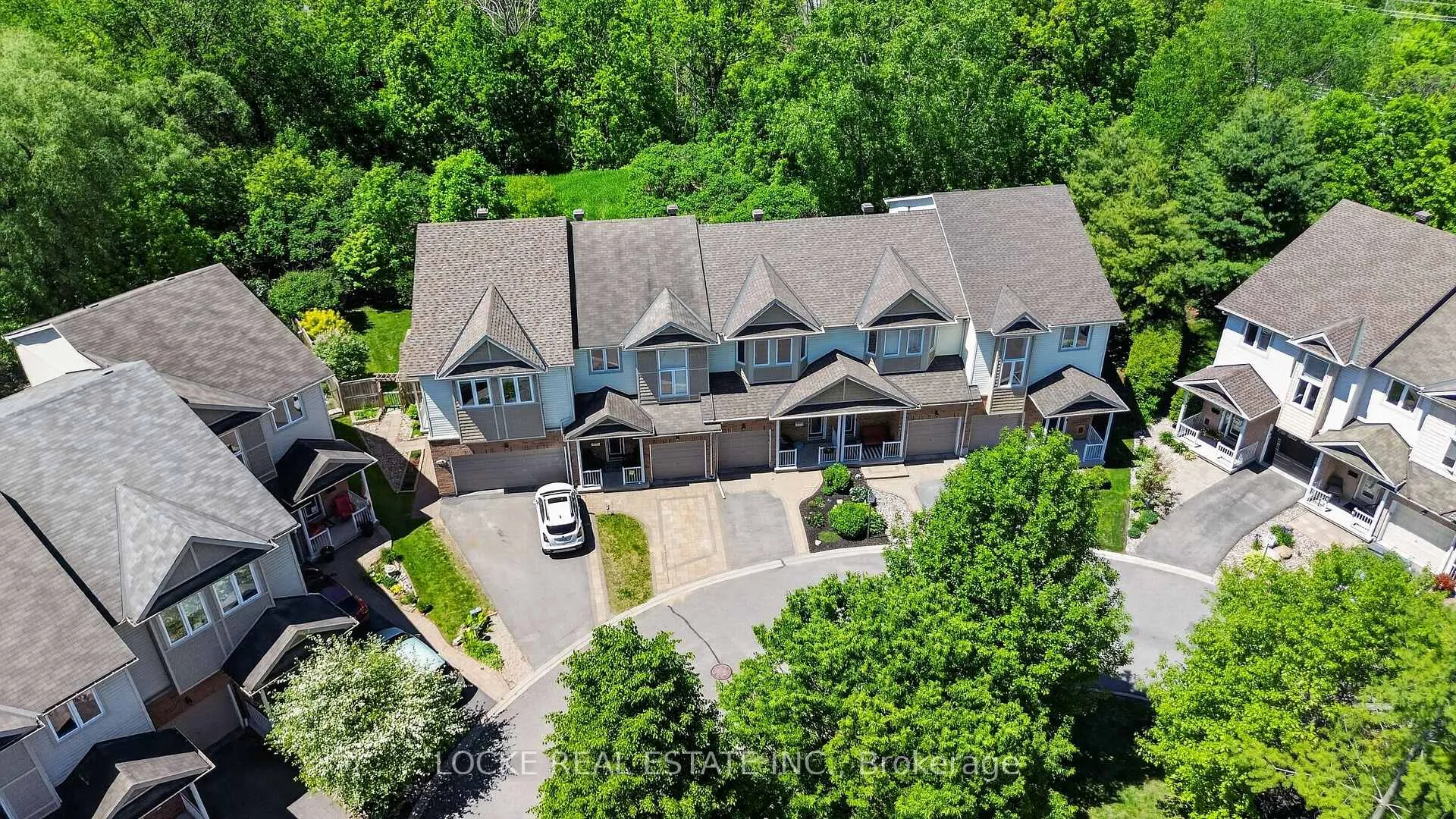 Photo 2 of 112 Parkrose Private, Ottawa, Chatelaine Village — HOMEH