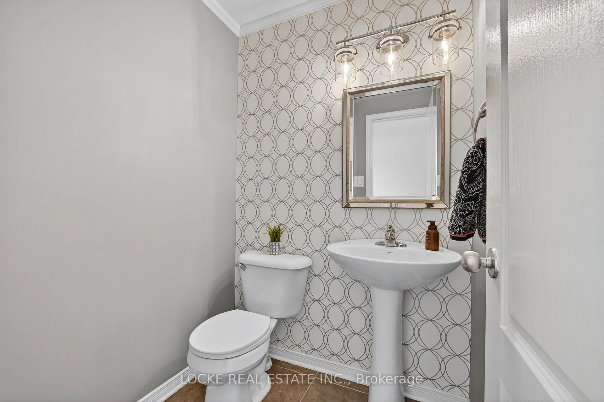 Photo 15 of 112 Parkrose Private, Ottawa, Chatelaine Village — HOMEH