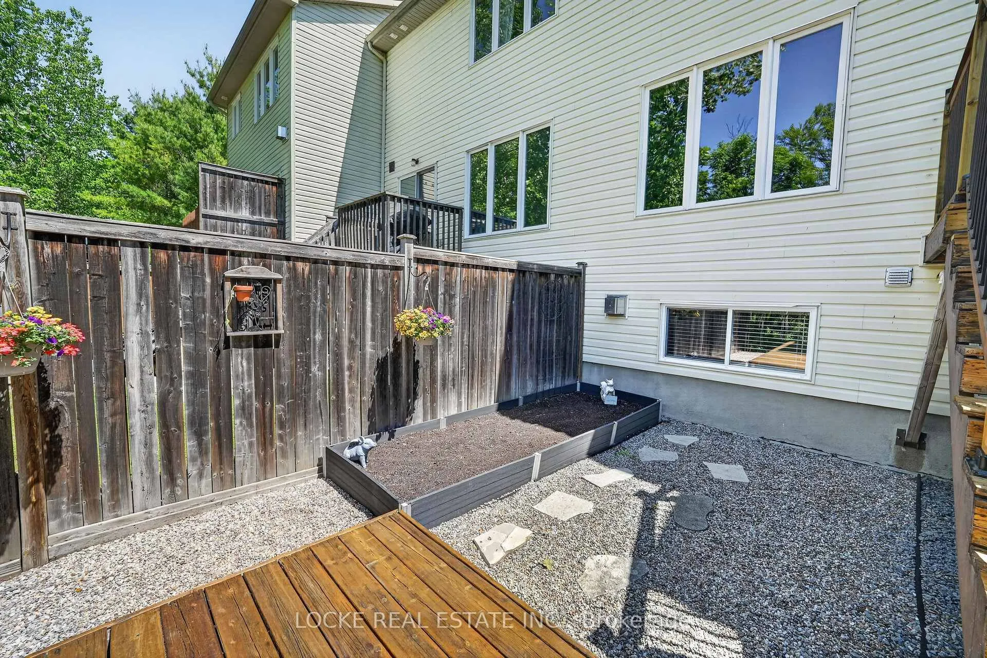 Photo 34 of 112 Parkrose Private, Ottawa, Chatelaine Village — HOMEH