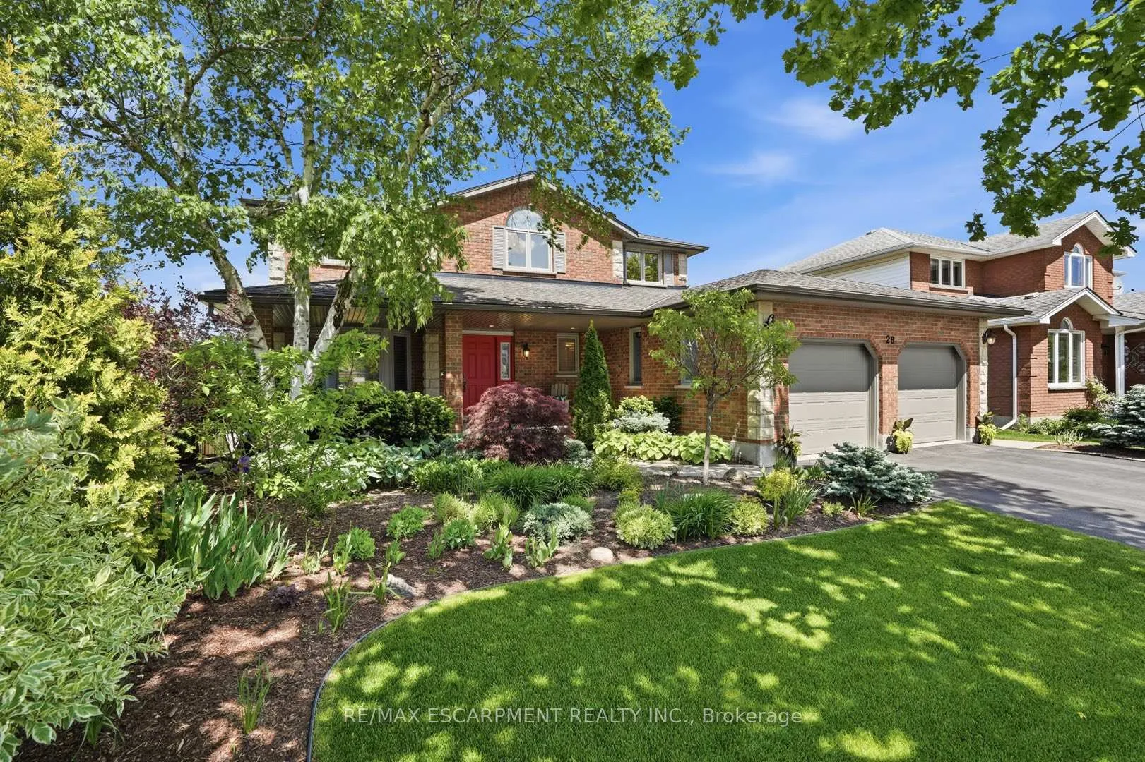 Photo 2 of 28 Bathgate Drive, Guelph, Kortright East — HOMEH