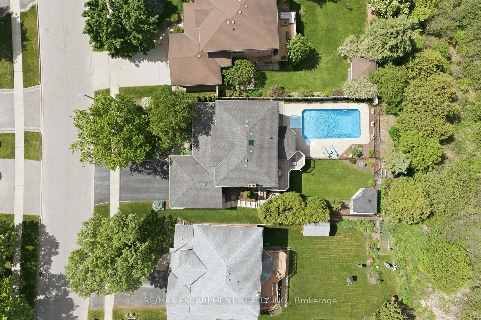 Photo 5 of 28 Bathgate Drive, Guelph, Kortright East — HOMEH