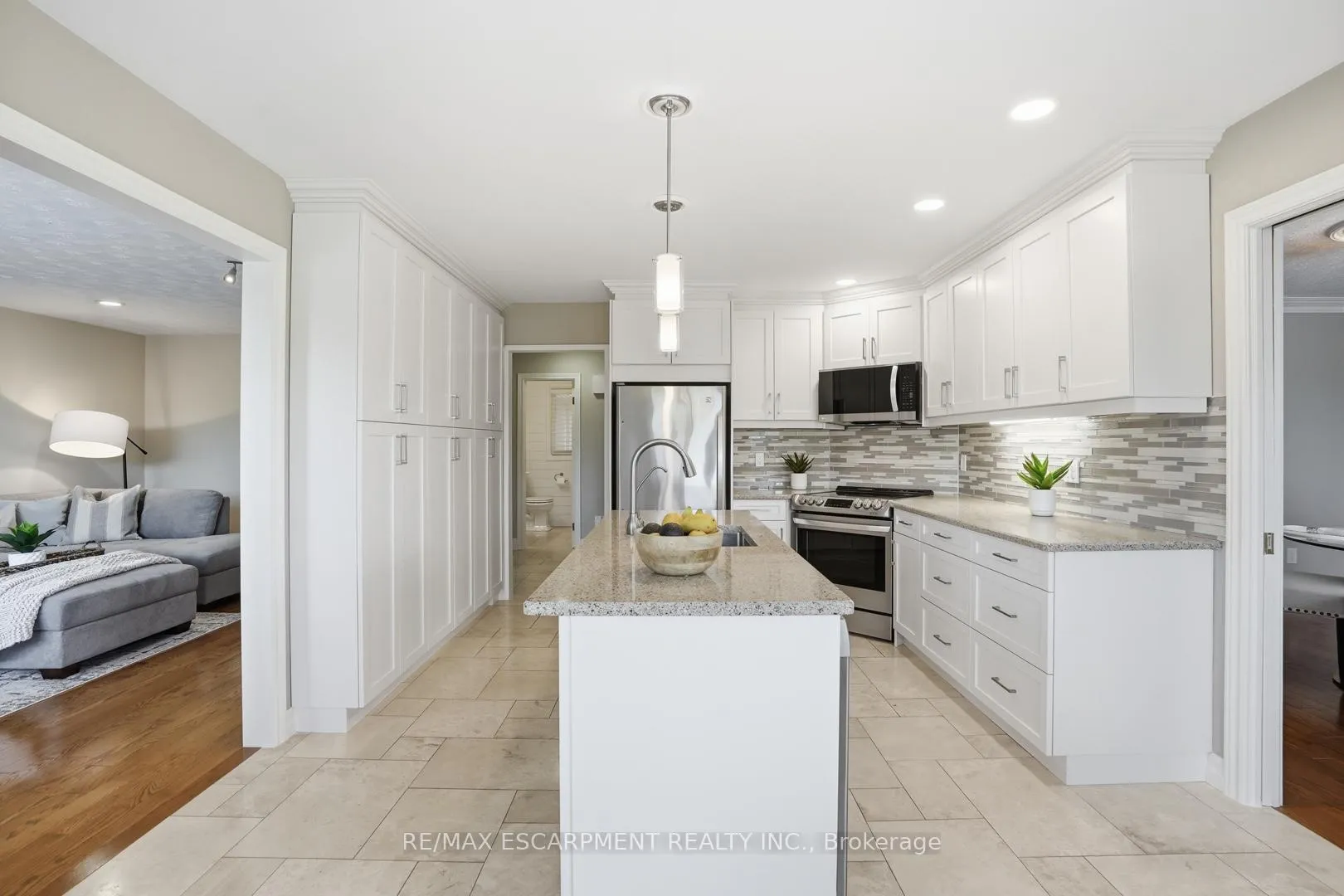 Photo 14 of 28 Bathgate Drive, Guelph, Kortright East — HOMEH