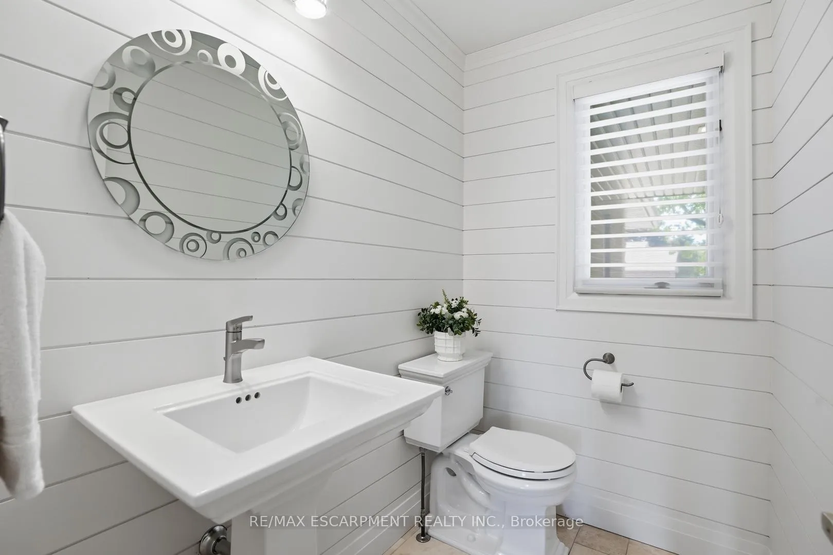 Photo 22 of 28 Bathgate Drive, Guelph, Kortright East — HOMEH