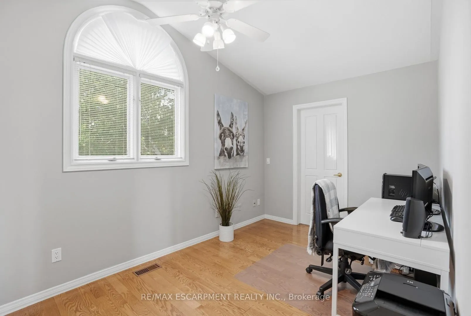 Photo 29 of 28 Bathgate Drive, Guelph, Kortright East — HOMEH