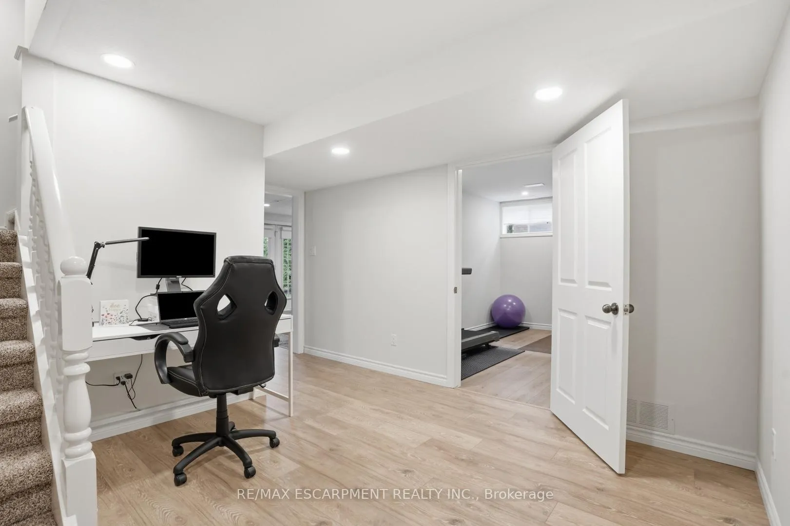 Photo 32 of 28 Bathgate Drive, Guelph, Kortright East — HOMEH
