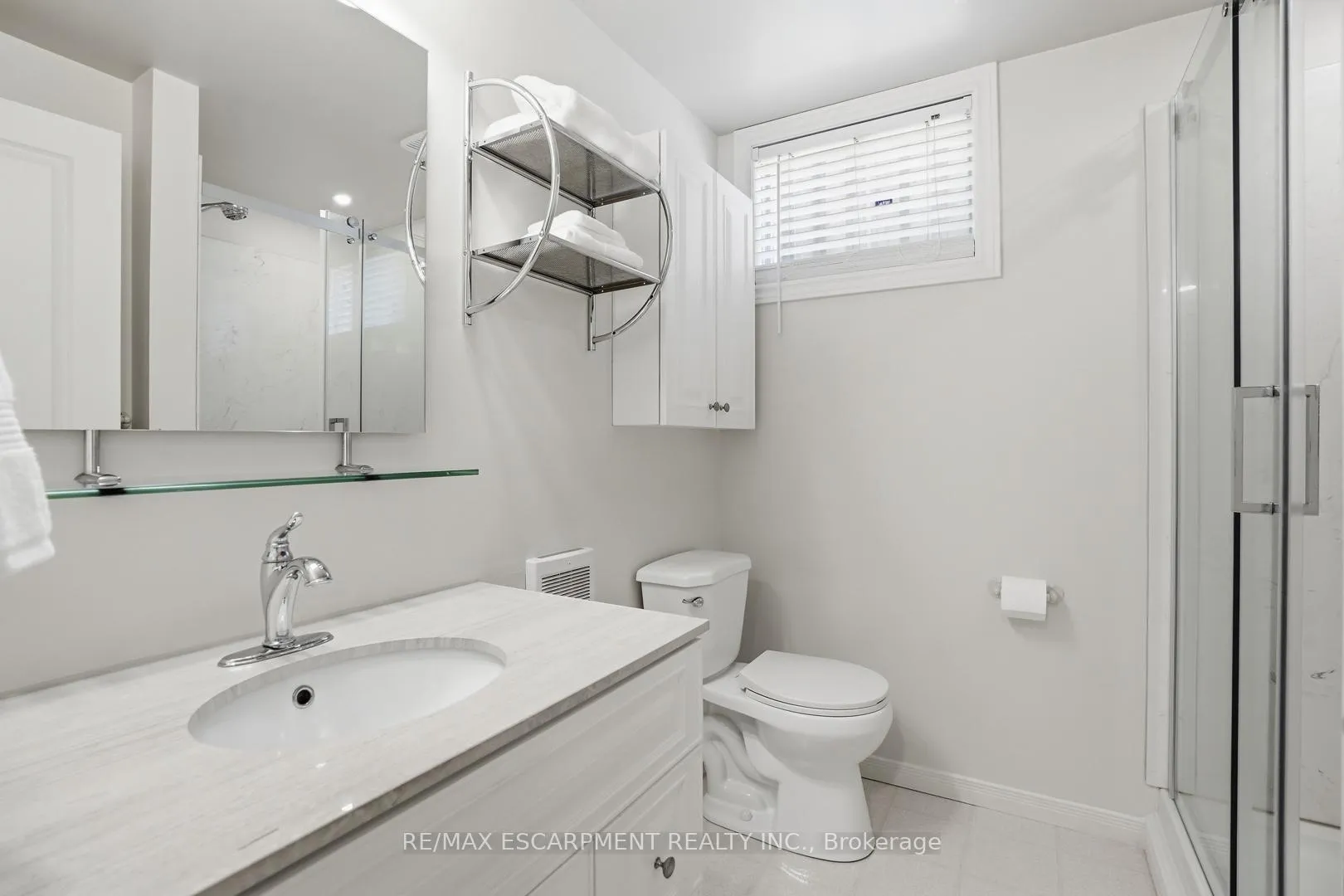 Photo 38 of 28 Bathgate Drive, Guelph, Kortright East — HOMEH