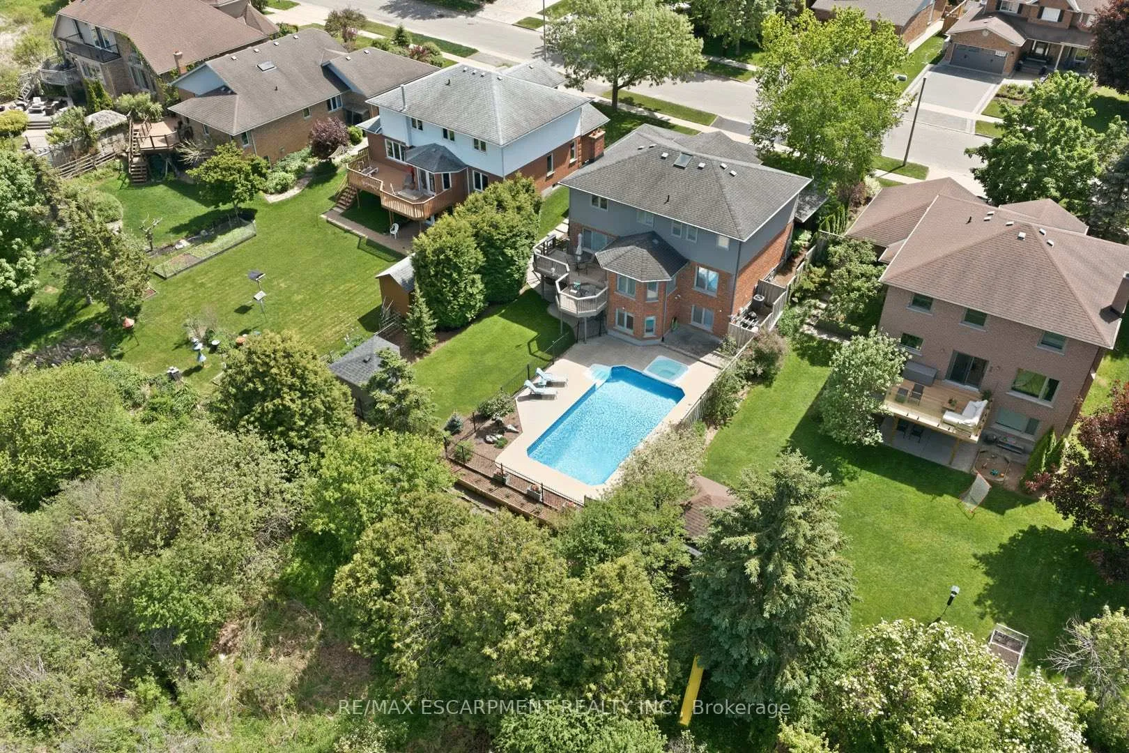 Photo 43 of 28 Bathgate Drive, Guelph, Kortright East — HOMEH