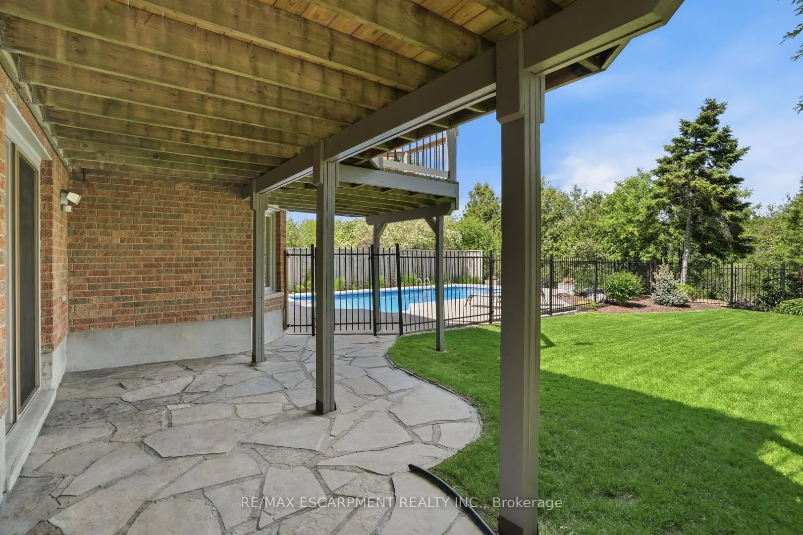 Photo 45 of 28 Bathgate Drive, Guelph, Kortright East — HOMEH