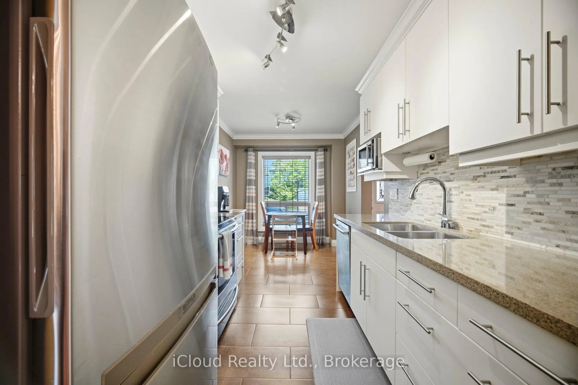 Photo 9 of 8 Lindridge Avenue, Brampton, Westgate — HOMEH