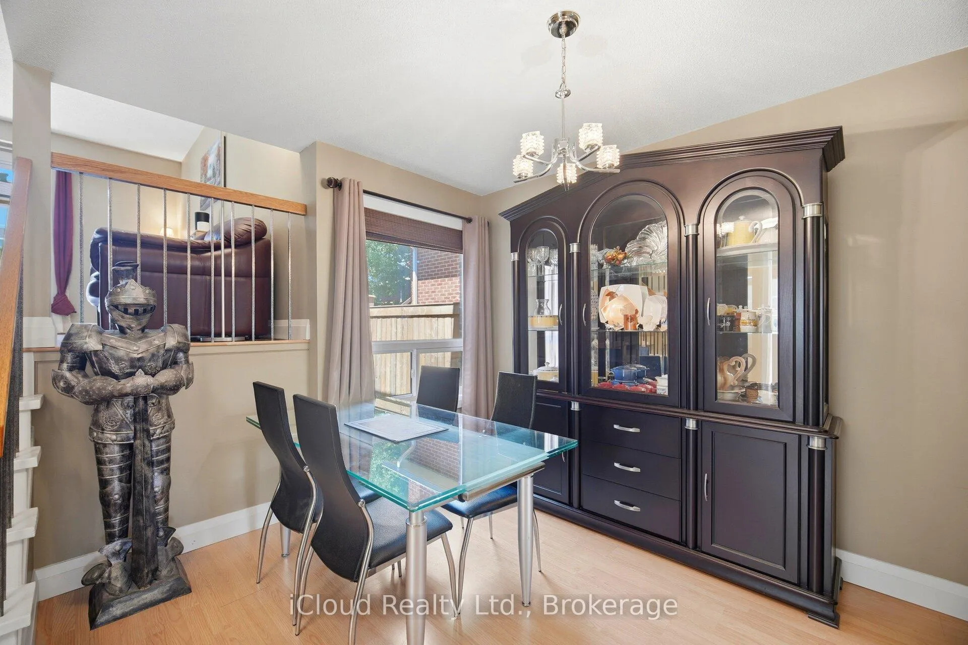 Photo 11 of 8 Lindridge Avenue, Brampton, Westgate — HOMEH