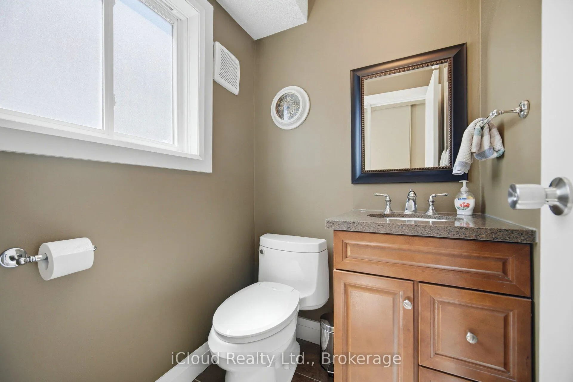Photo 14 of 8 Lindridge Avenue, Brampton, Westgate — HOMEH