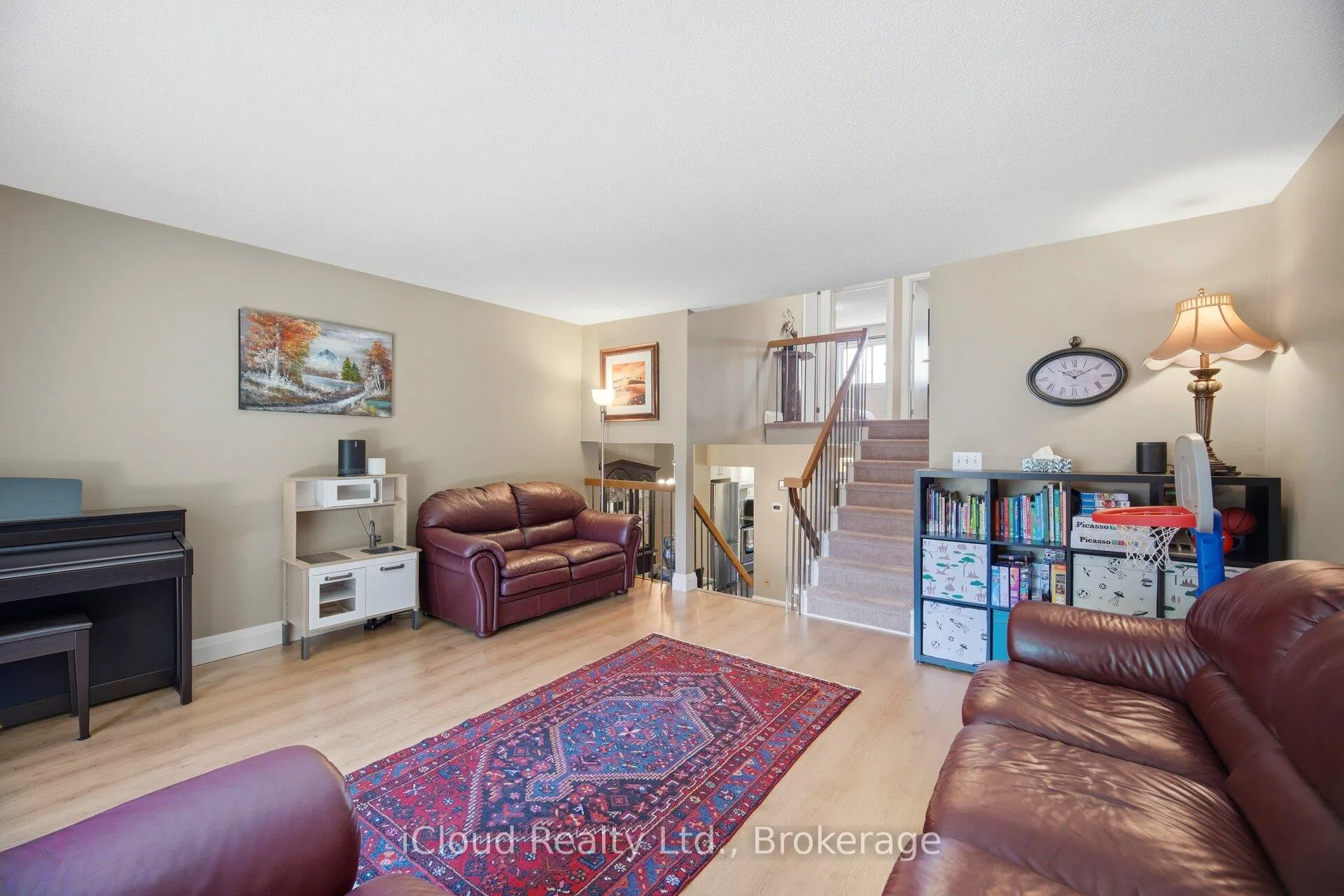 Photo 16 of 8 Lindridge Avenue, Brampton, Westgate — HOMEH