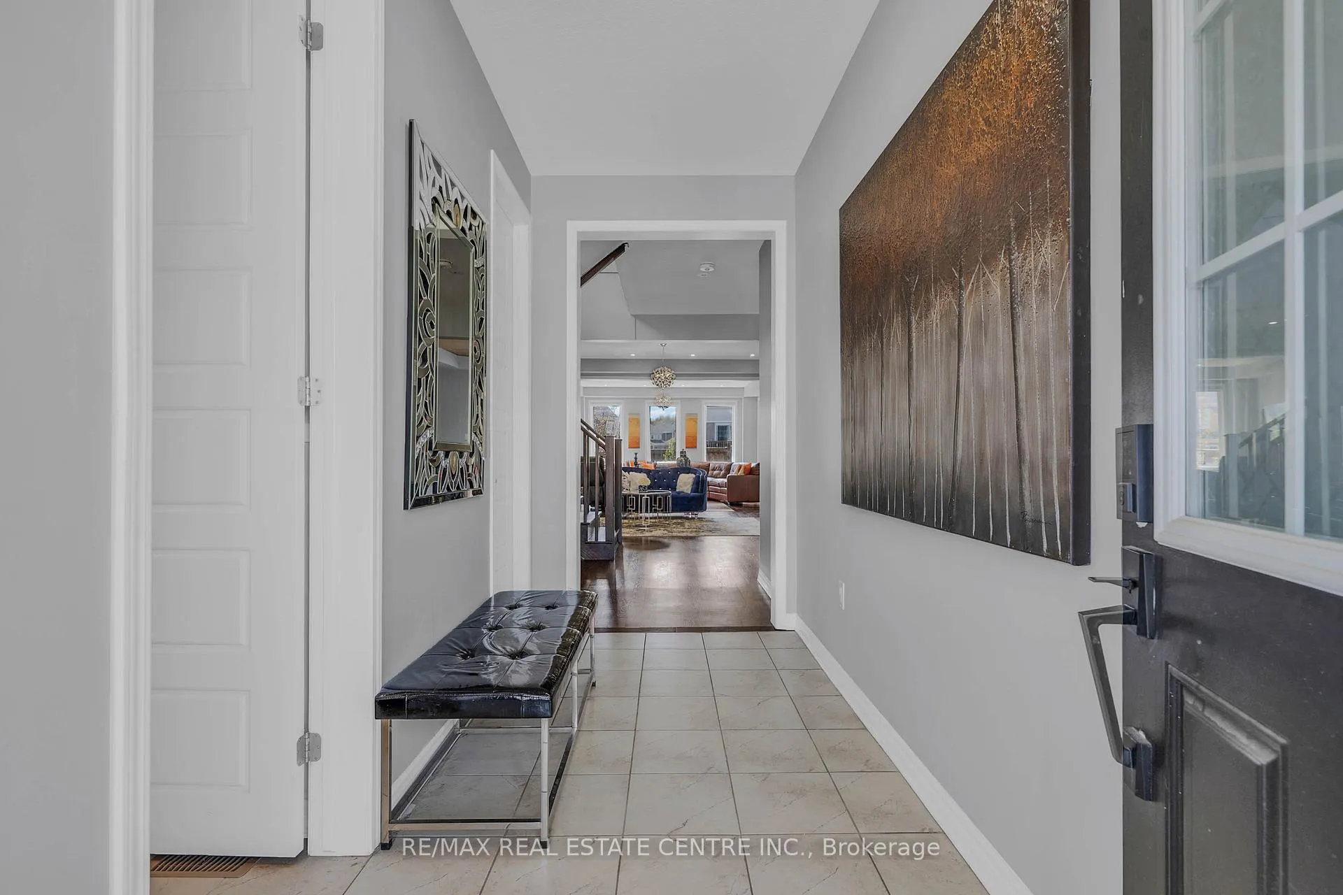 Photo 4 of 460 Equestrian Way, Cambridge, Silver Heights — HOMEH