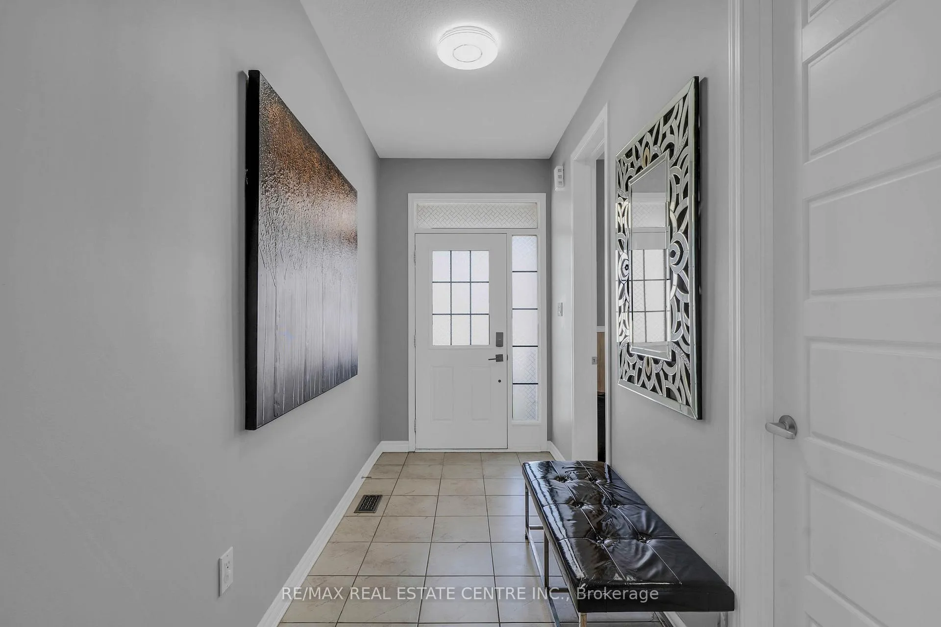 Photo 5 of 460 Equestrian Way, Cambridge, Silver Heights — HOMEH
