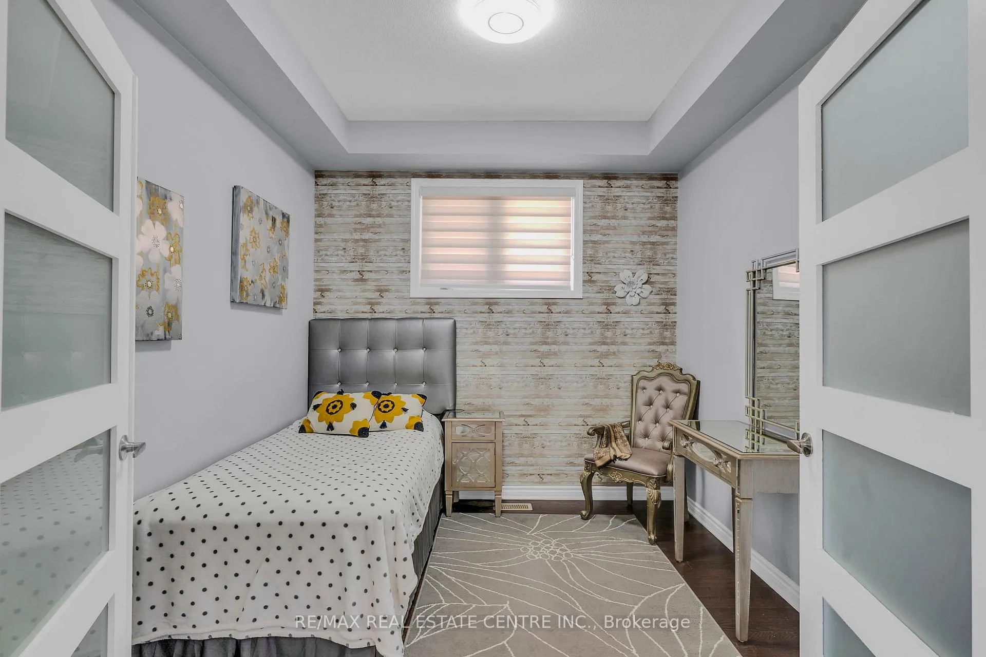 Photo 10 of 460 Equestrian Way, Cambridge, Silver Heights — HOMEH