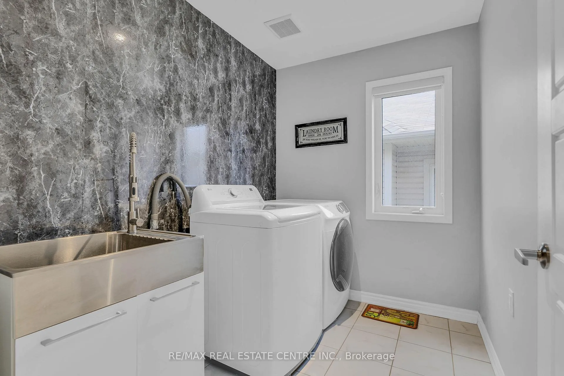 Photo 32 of 460 Equestrian Way, Cambridge, Silver Heights — HOMEH