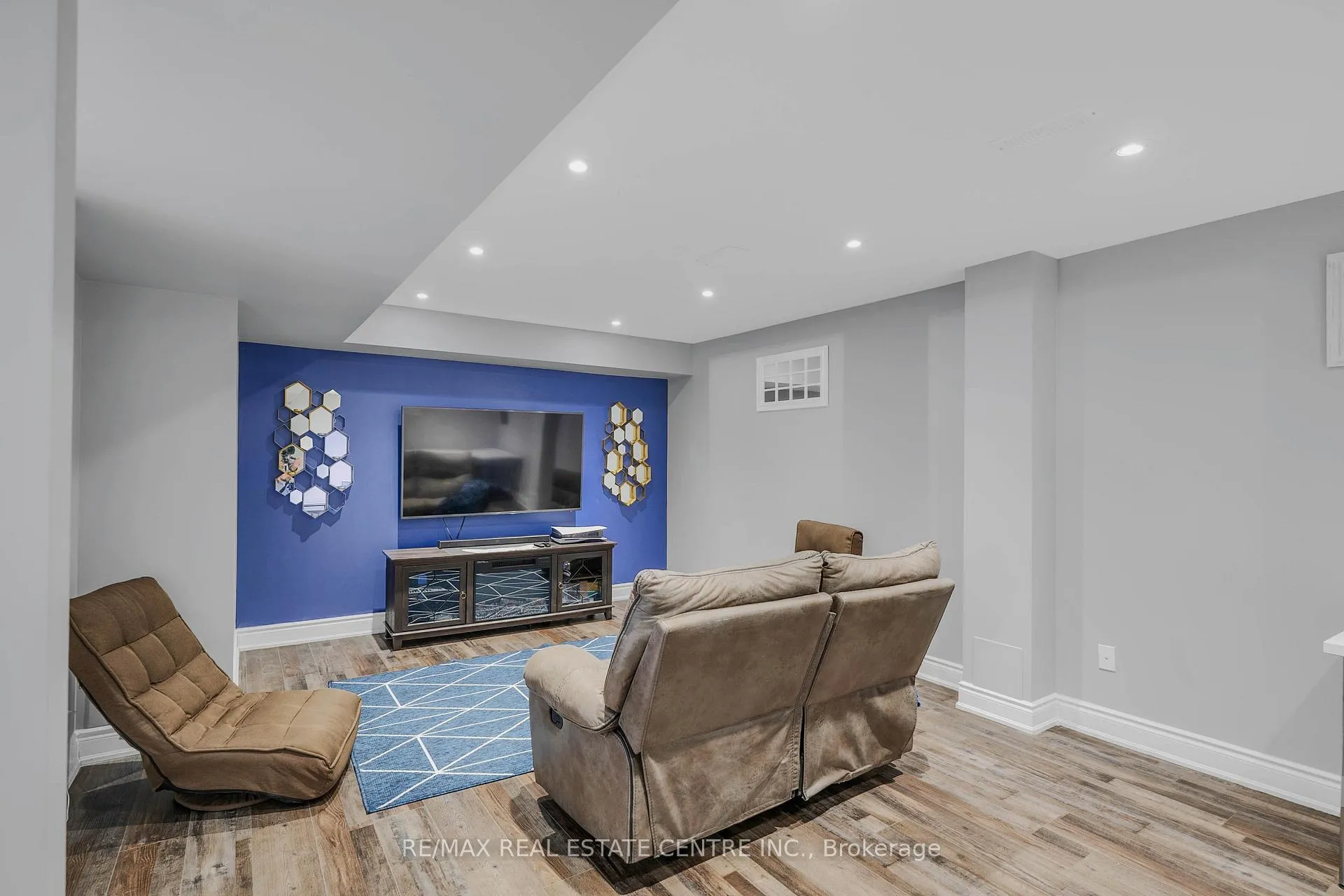 Photo 36 of 460 Equestrian Way, Cambridge, Silver Heights — HOMEH