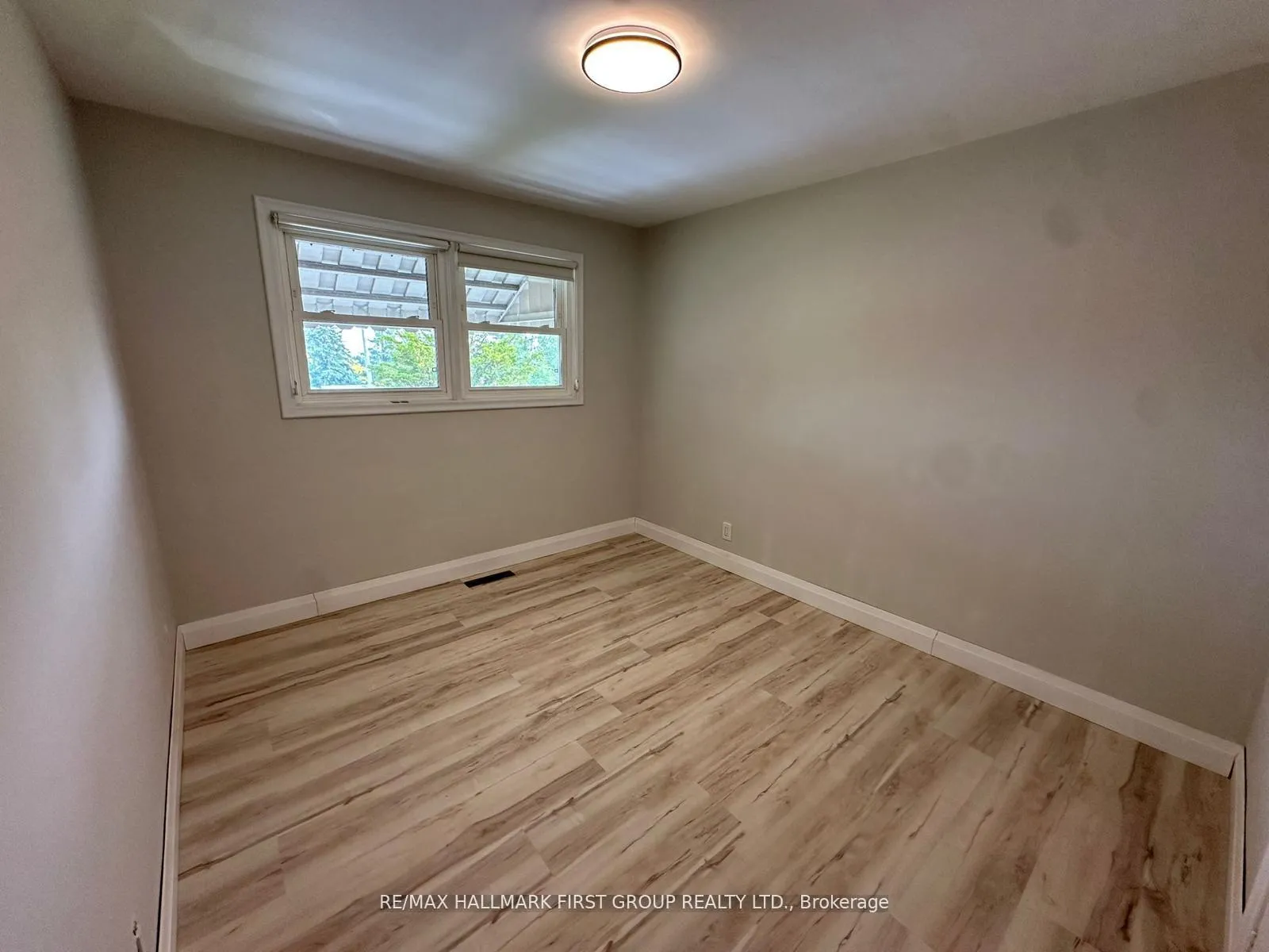 Photo 4 of 714 Tennyson Avenue, Oshawa, Donevan — HOMEH