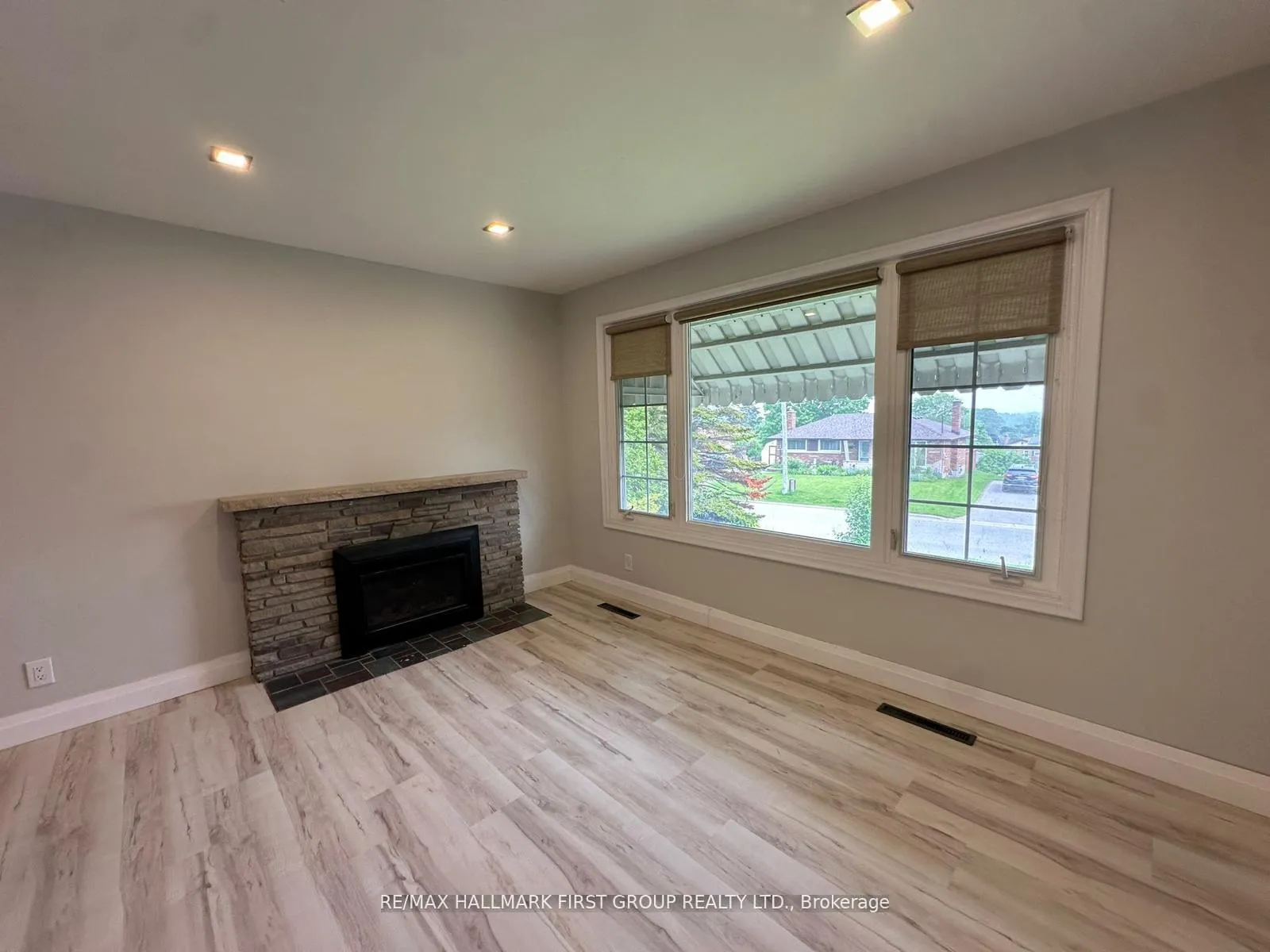 Photo 5 of 714 Tennyson Avenue, Oshawa, Donevan — HOMEH