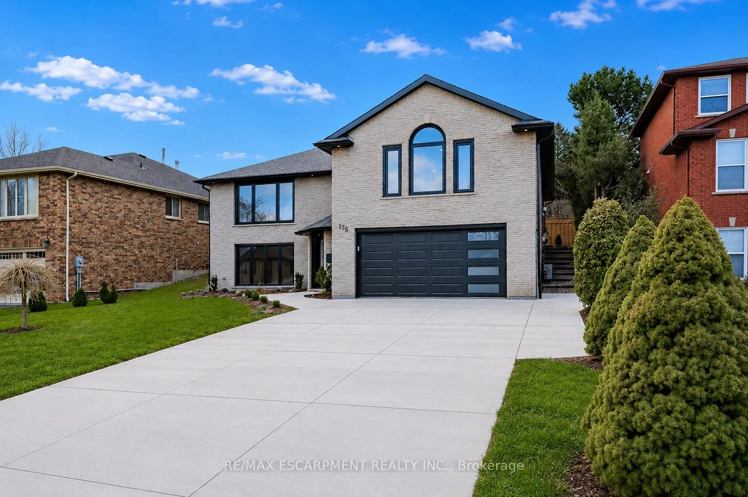 Photo 2 of 175 Bluebell Crescent, Hamilton, Ancaster — HOMEH