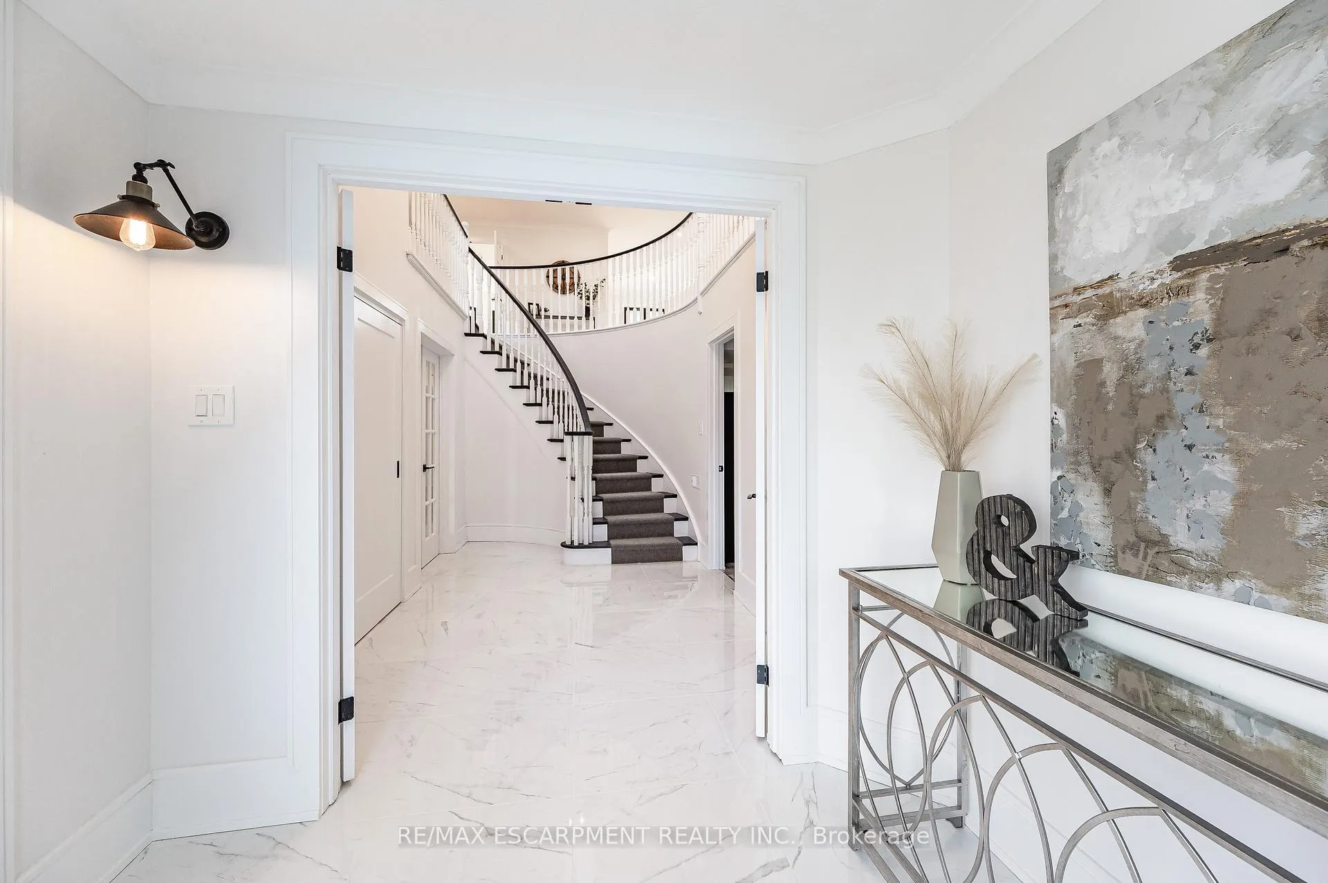 Photo 4 of 175 Bluebell Crescent, Hamilton, Ancaster — HOMEH