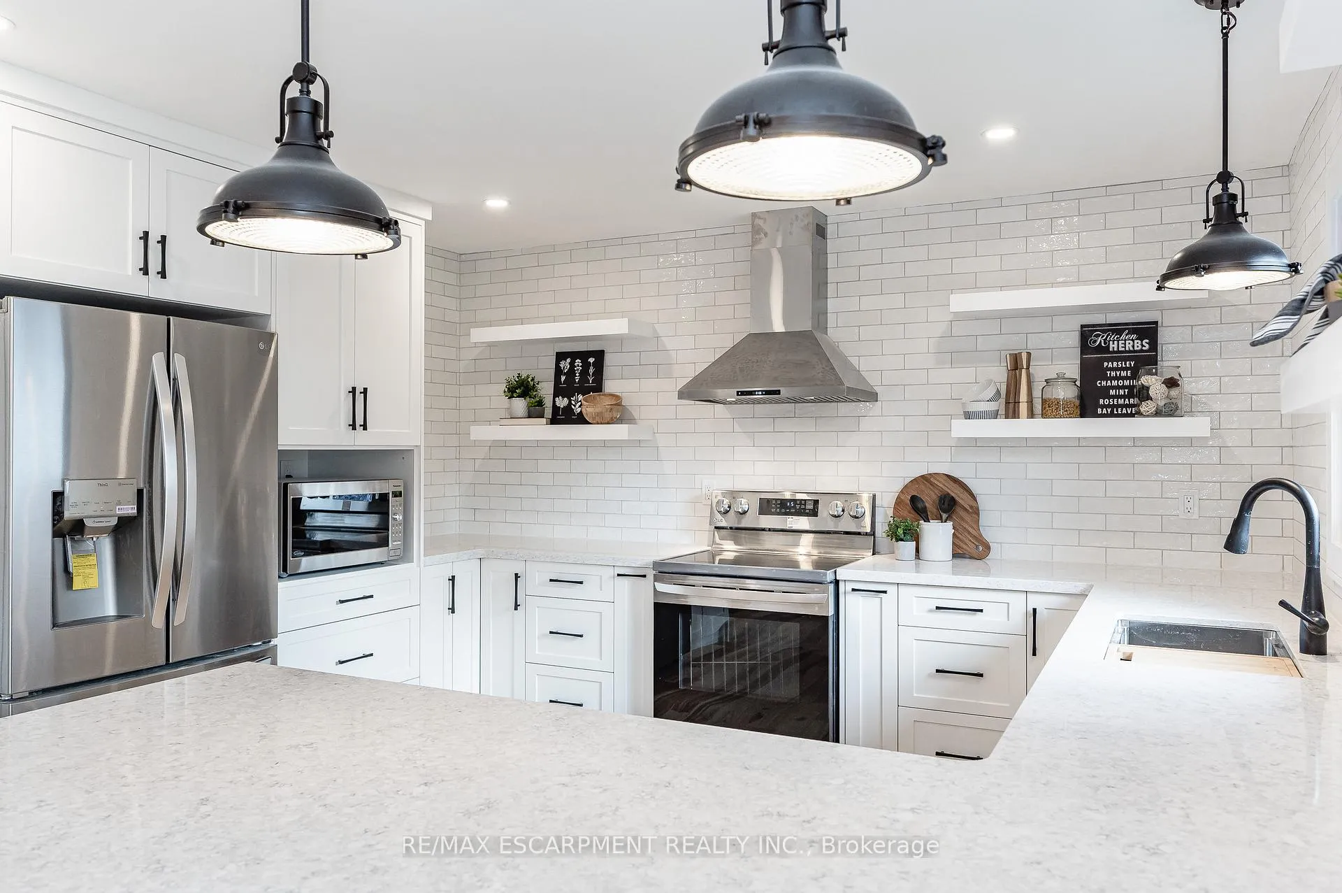 Photo 14 of 175 Bluebell Crescent, Hamilton, Ancaster — HOMEH