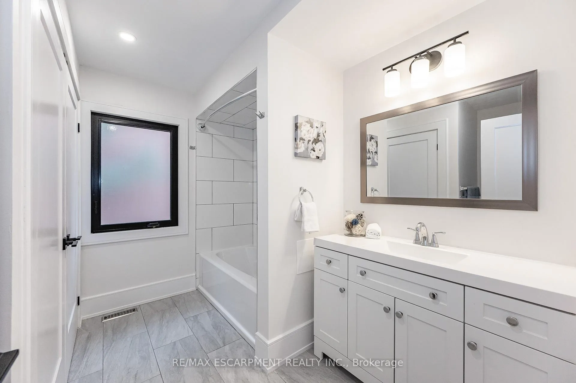 Photo 28 of 175 Bluebell Crescent, Hamilton, Ancaster — HOMEH