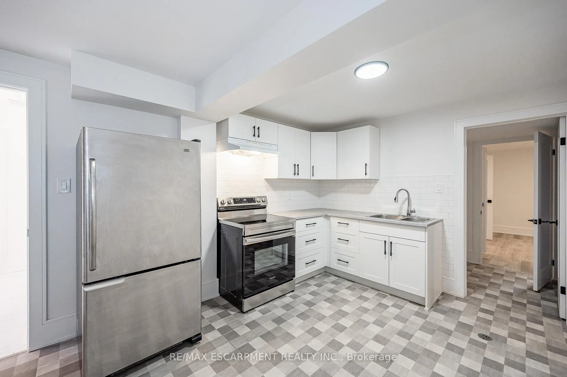 Photo 41 of 175 Bluebell Crescent, Hamilton, Ancaster — HOMEH