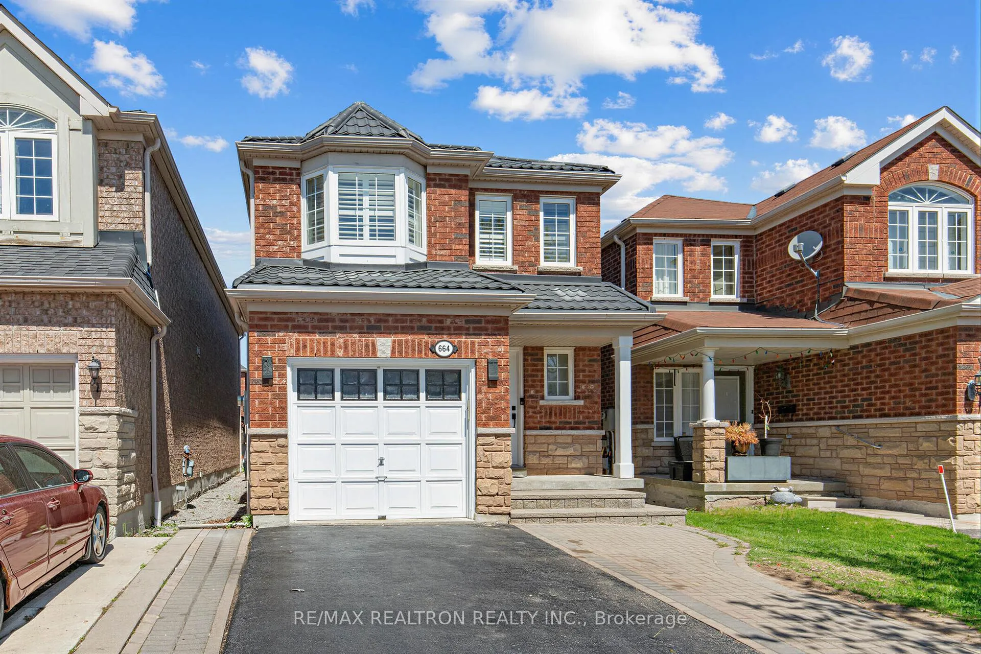 Photo 1 of 664 Sunbird Trail, Pickering, Amberlea — HOMEH