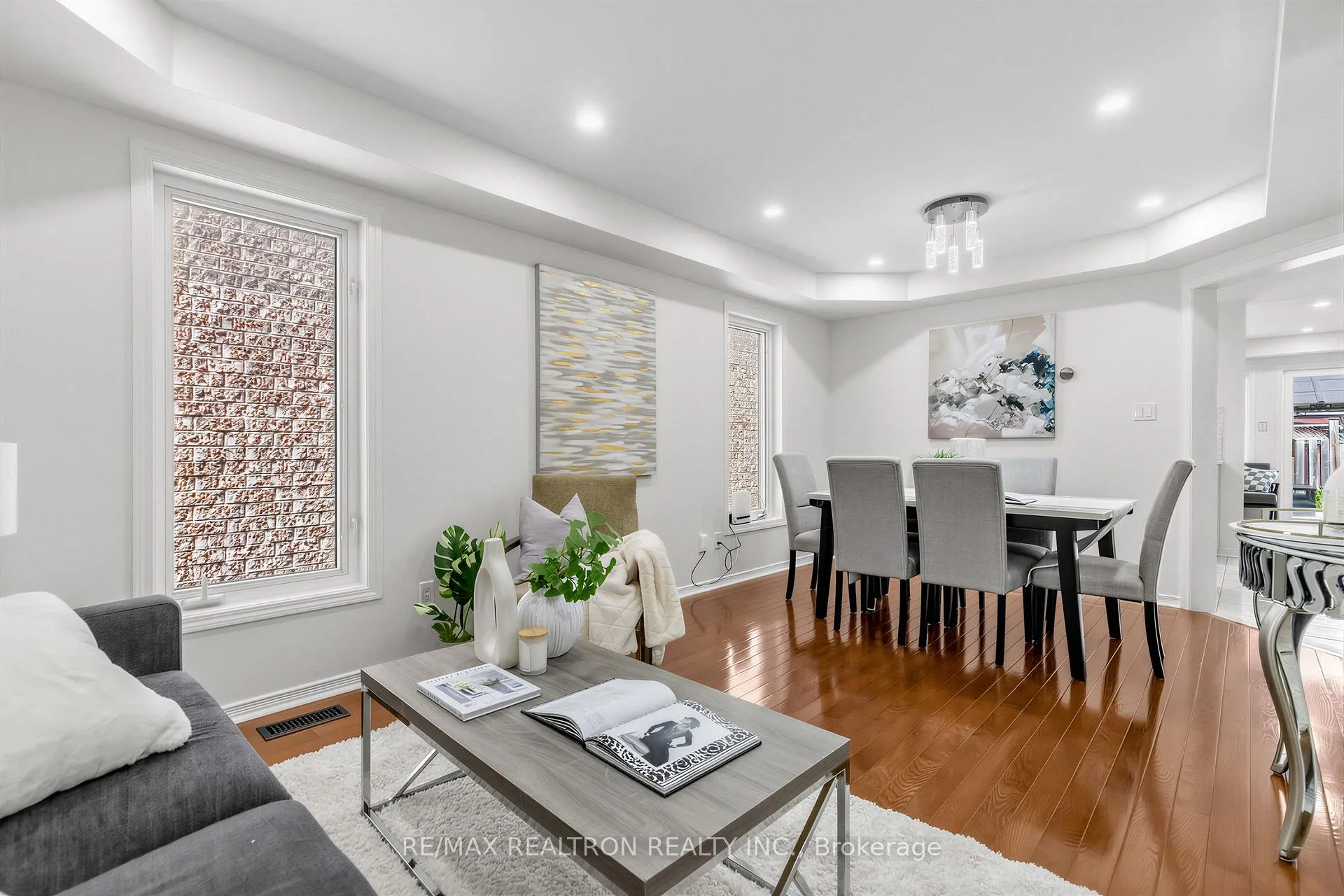 Photo 8 of 664 Sunbird Trail, Pickering, Amberlea — HOMEH