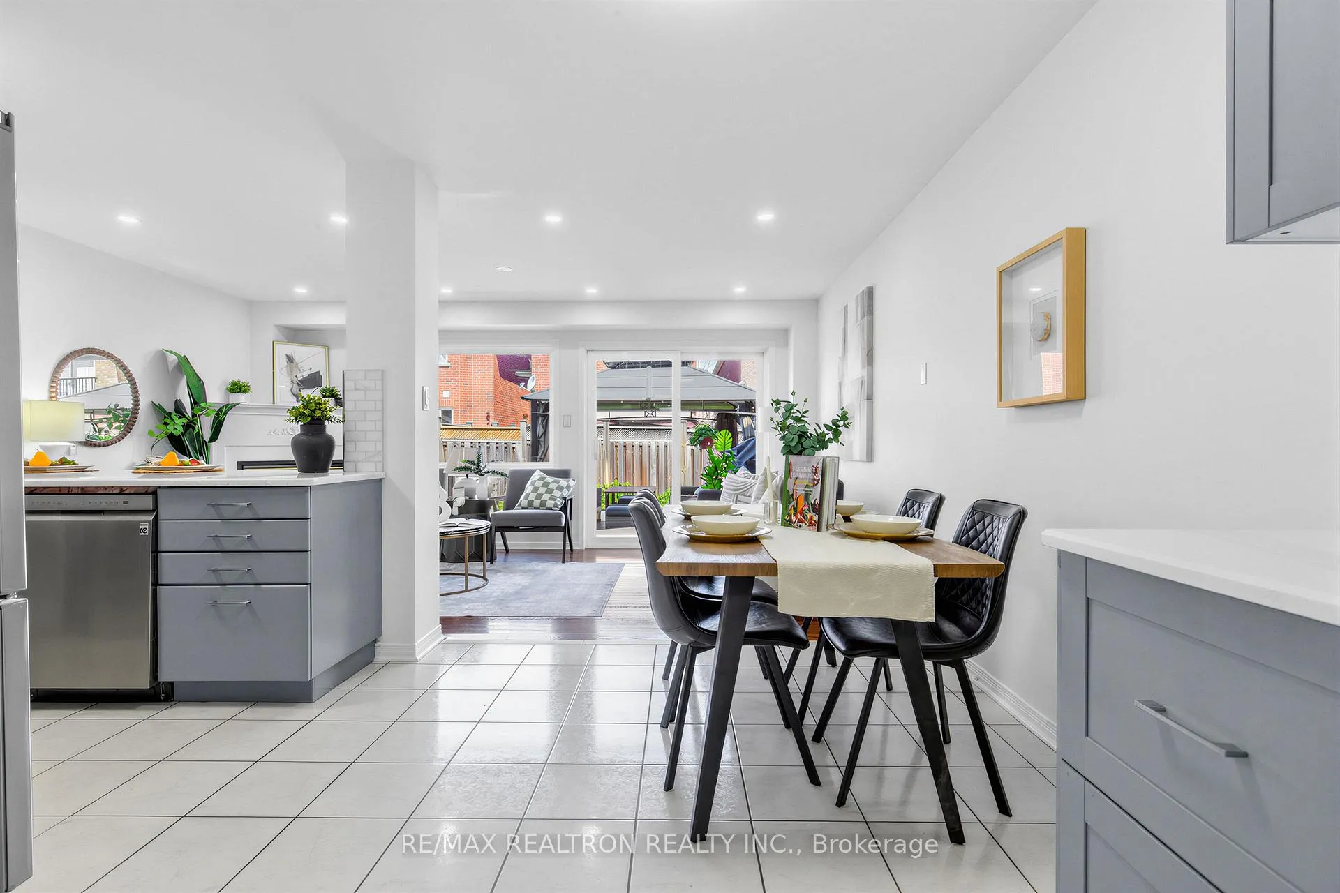 Photo 15 of 664 Sunbird Trail, Pickering, Amberlea — HOMEH